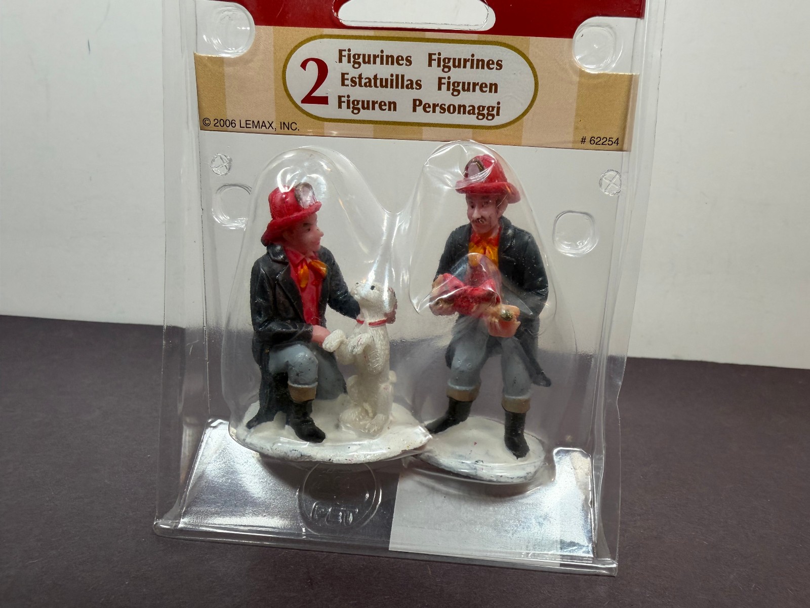Lemax Village A HERO’S REWARD Fireman Dog Poly Resin Figurine Figure 2006 62254