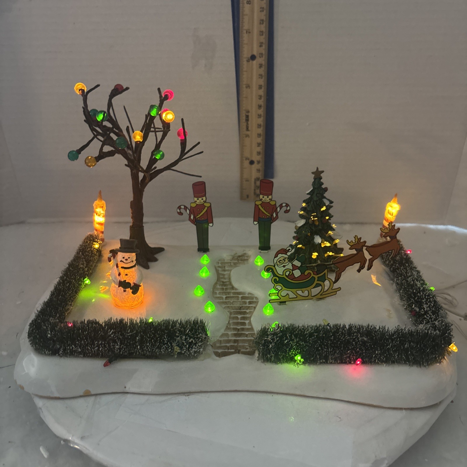 Frosted Fun Lemax Christmas Lighted Festive Front Yard Soldier Santa Village ’03