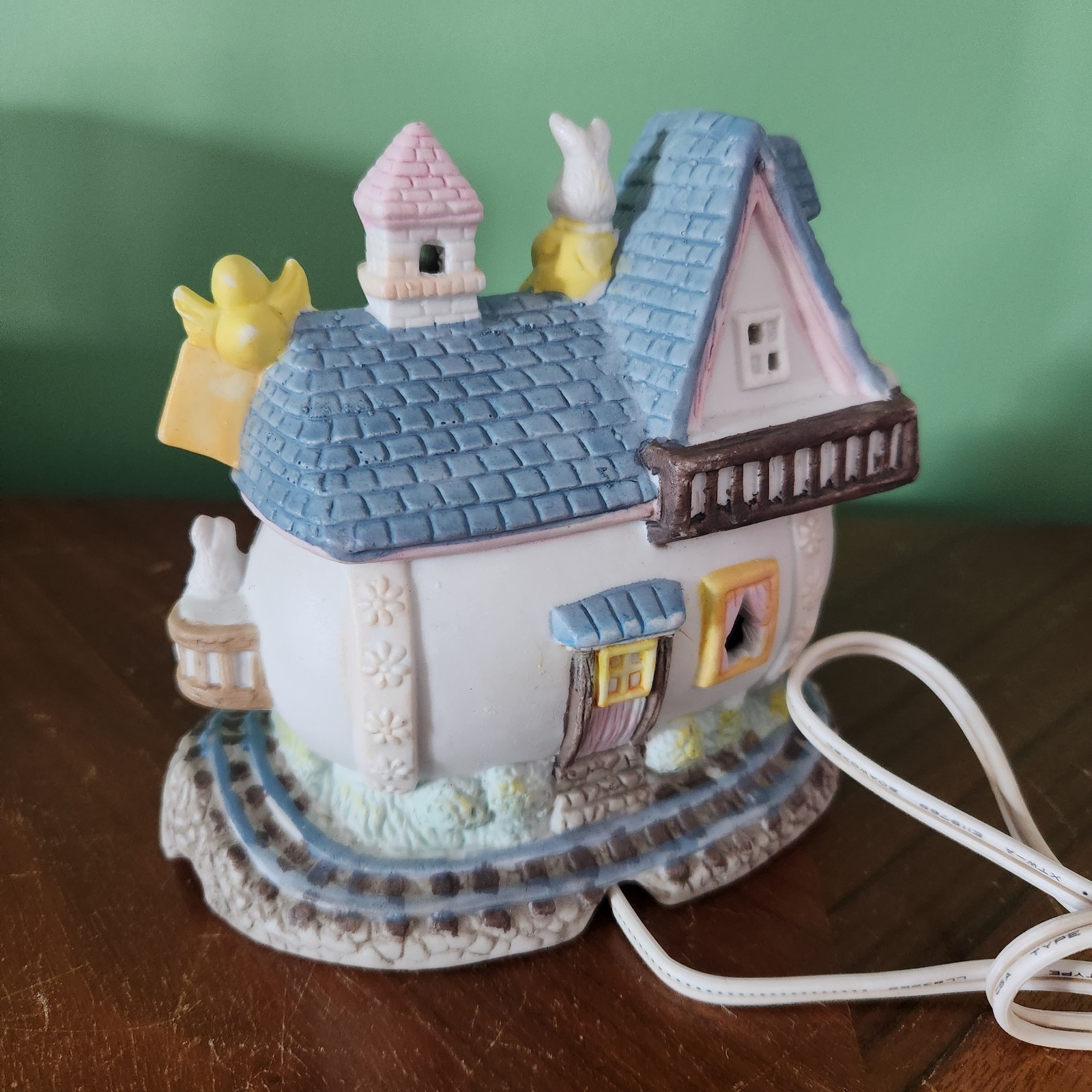 Vintage Bunny Towne Egg Toy Shop Easter Village Porcelain Ceramic House w Light
