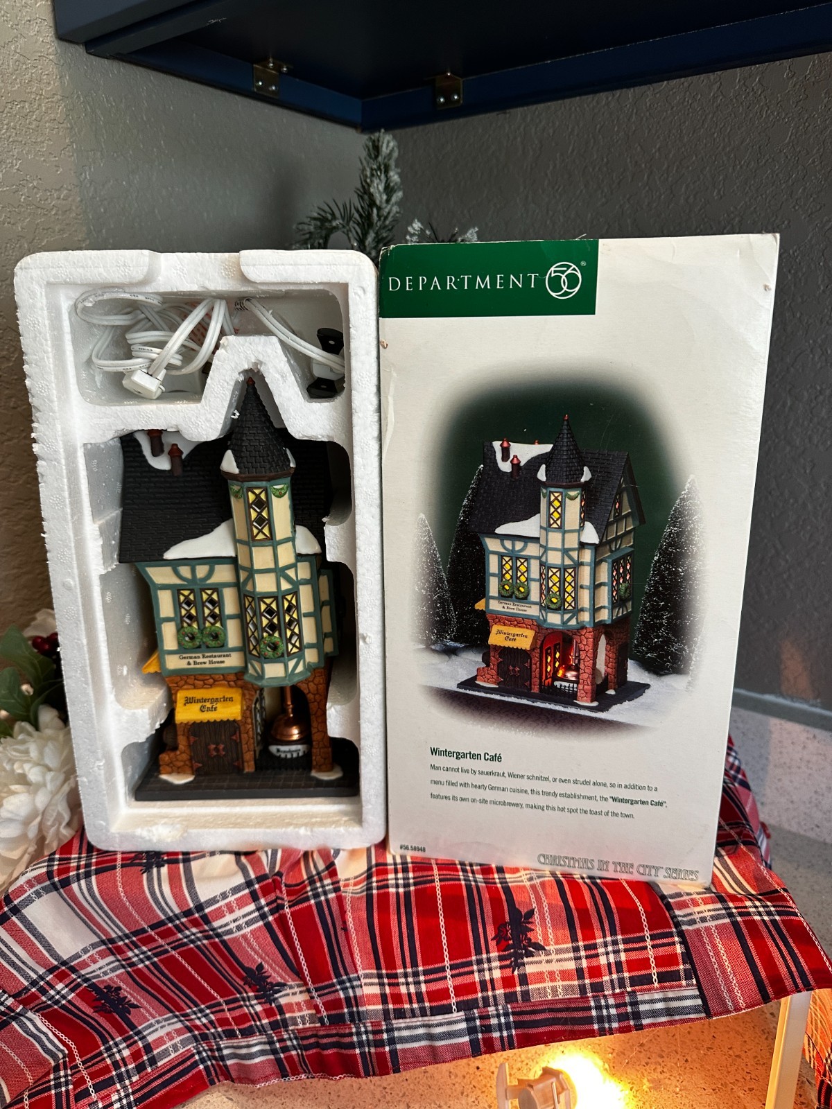 Dept 56 Wintergarden Cafe Christmas in the City Village House