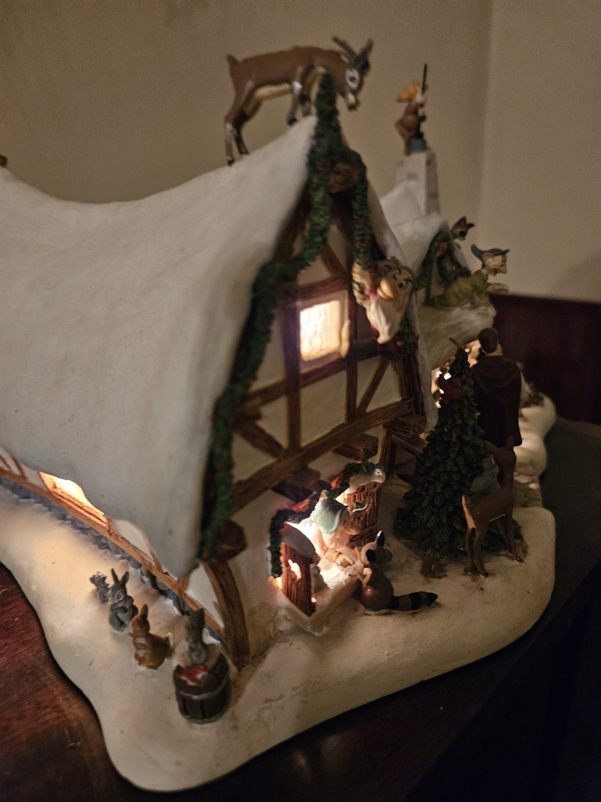 Vintage 1992 disney snow white & the 7 dwarfs Christmas cottage