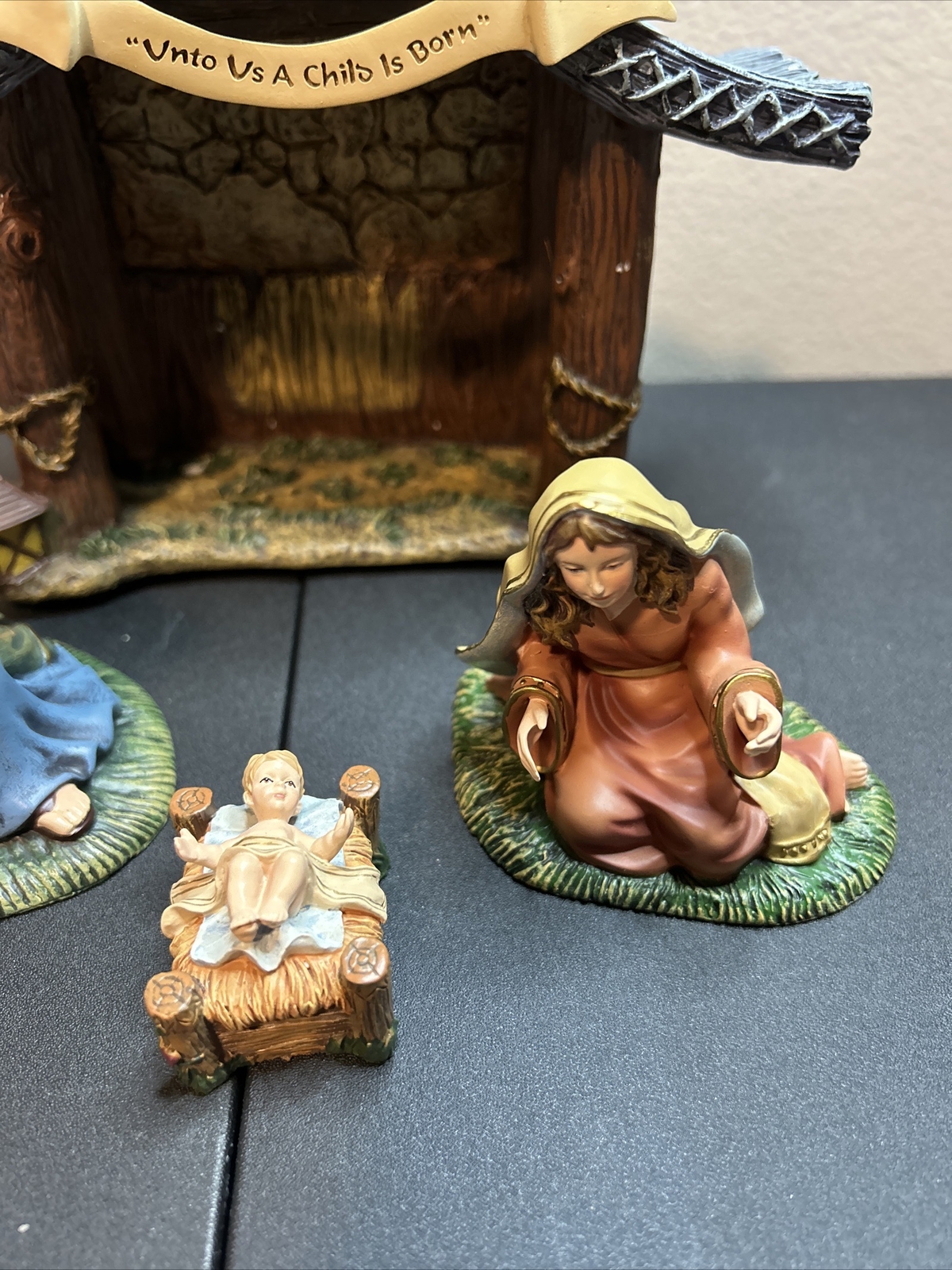 Thomas Kinkade Nativity Hawthorne Village Holy Family & Creche Joseph Mary Jesus