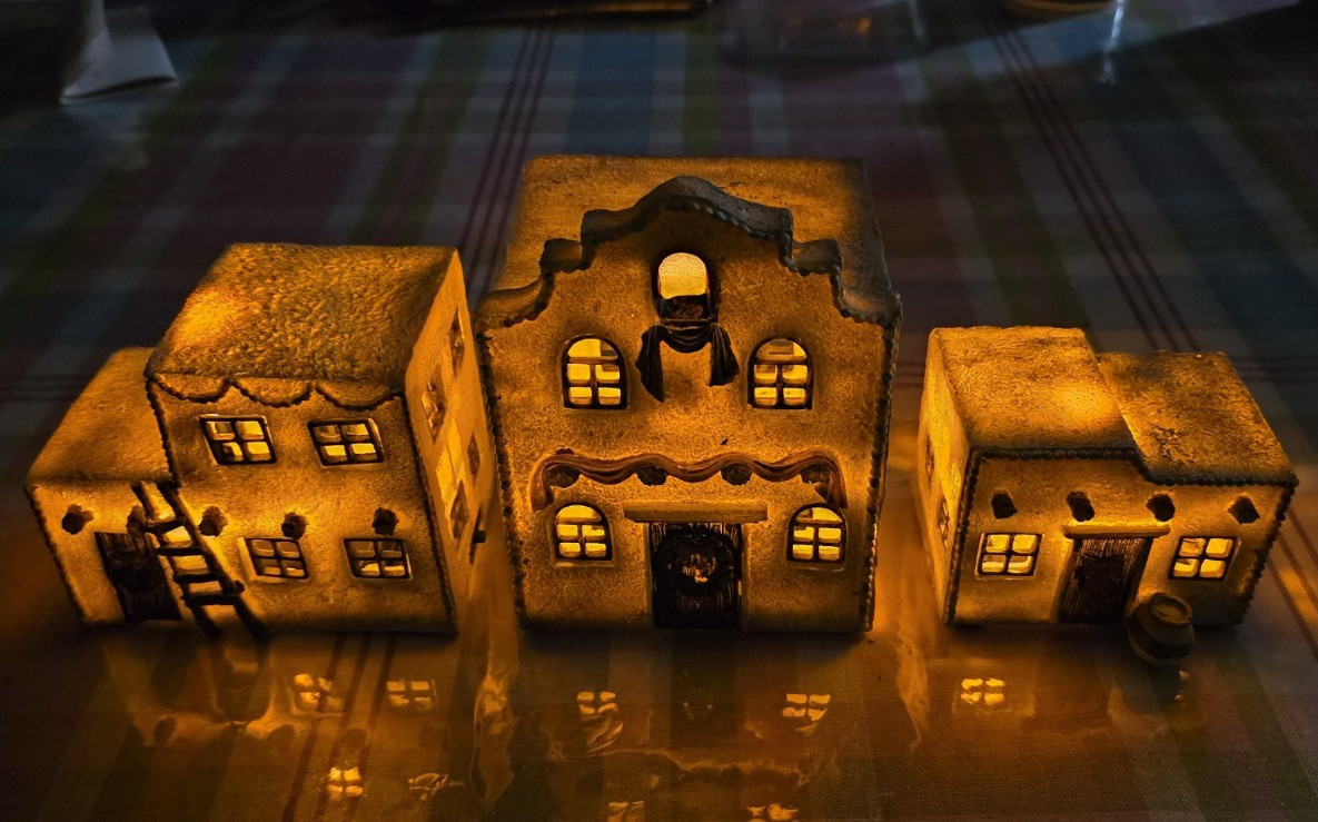 WMG 2005 Adobe Southwestern Lighted Christmas Village House Set Battery Operated
