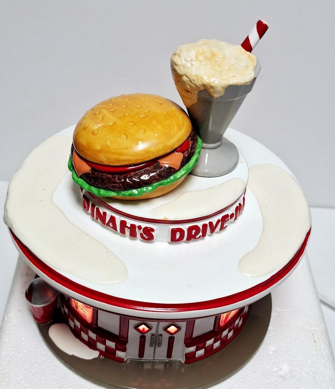Department 56 Original Snow Village DINAHS DRIVE-IN Intro 93 Retired 96 PLZ READ
