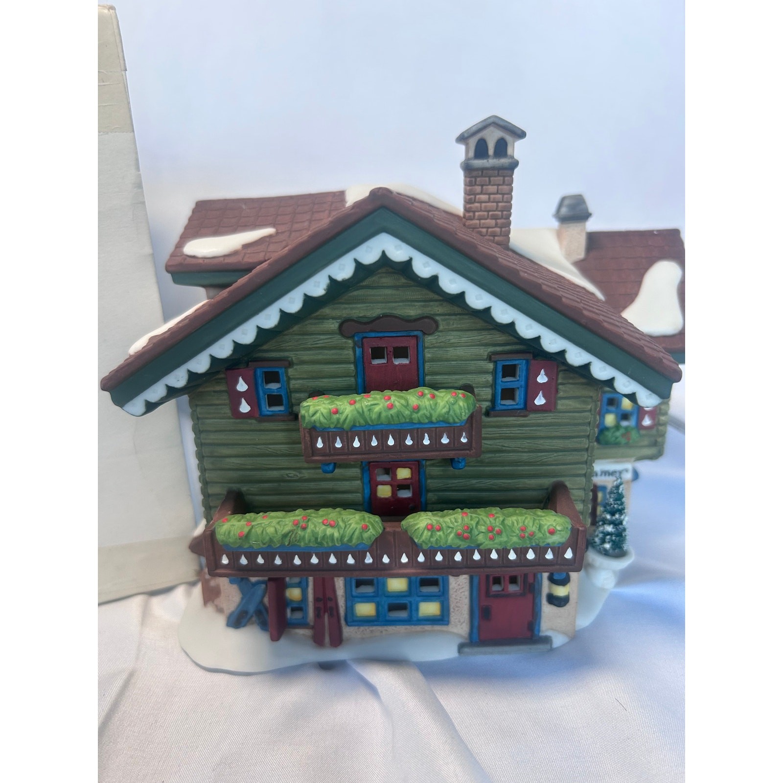 Dept 56 Sport Laden Sports Shop5612-0 Original box and light ’93 Alpine Village