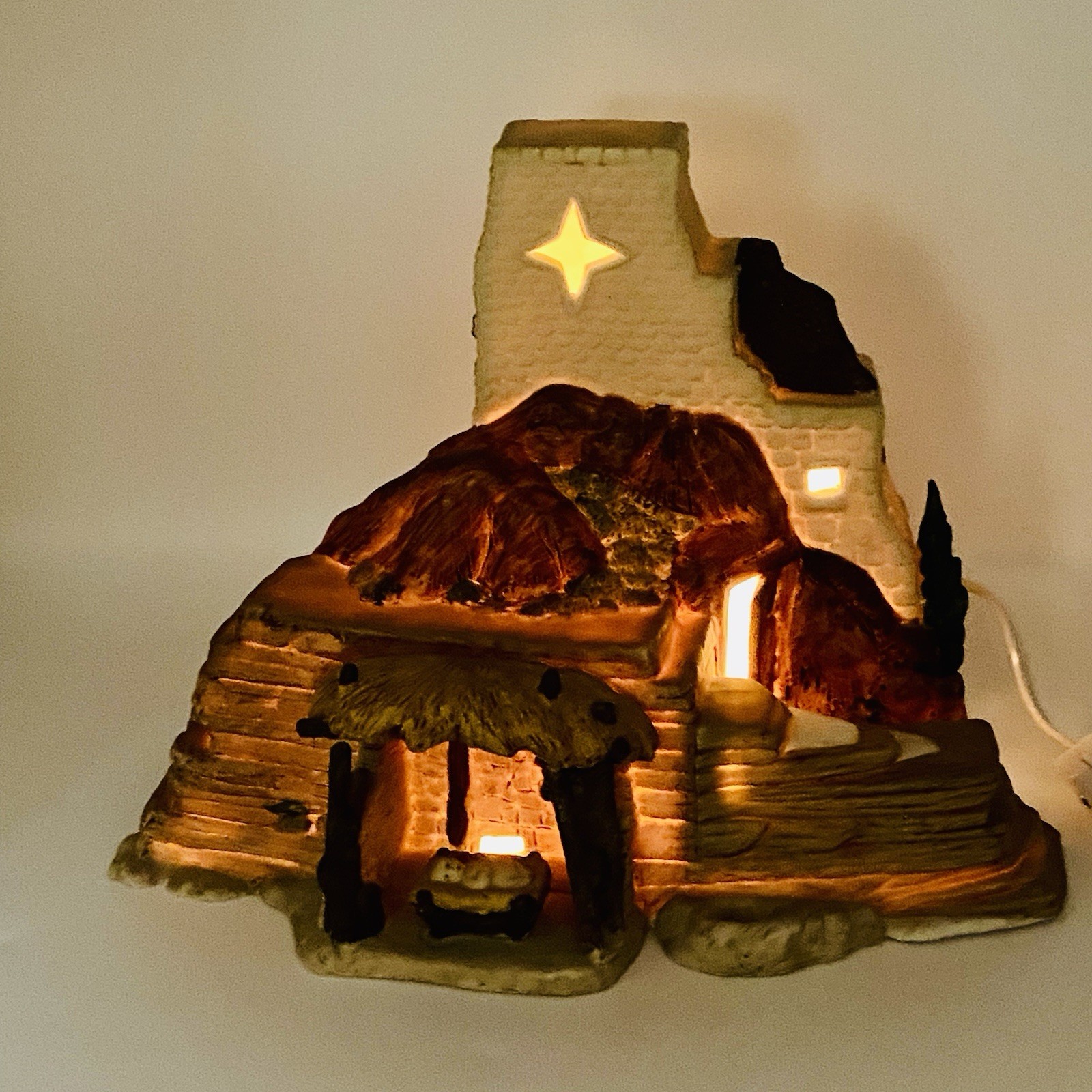 Heritage Village Little Town of Bethlehem Dept 56 Manger Stable 59757 Lights Up