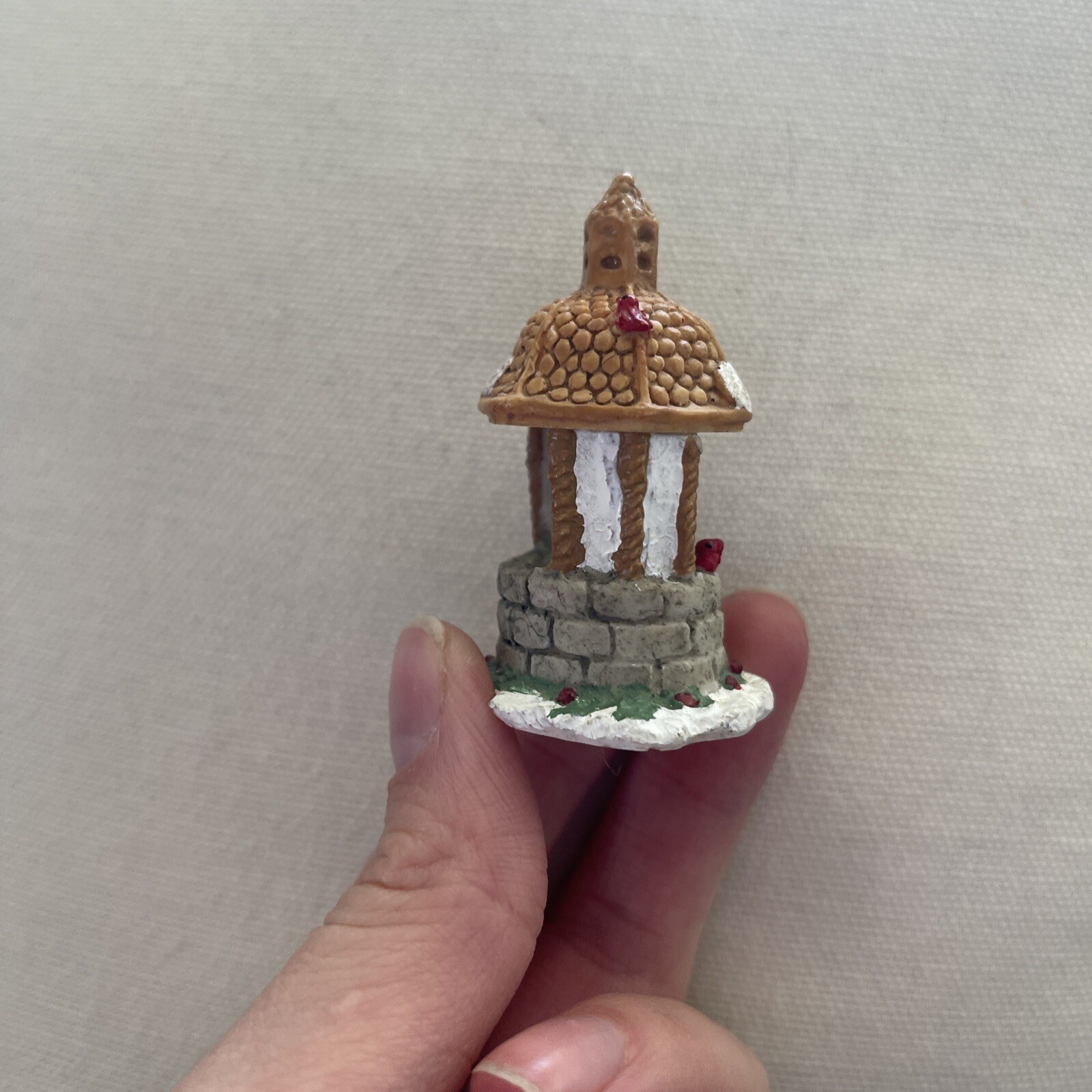 Lemax village collection Water Well Fountain Watering Hole Garden Cardinal