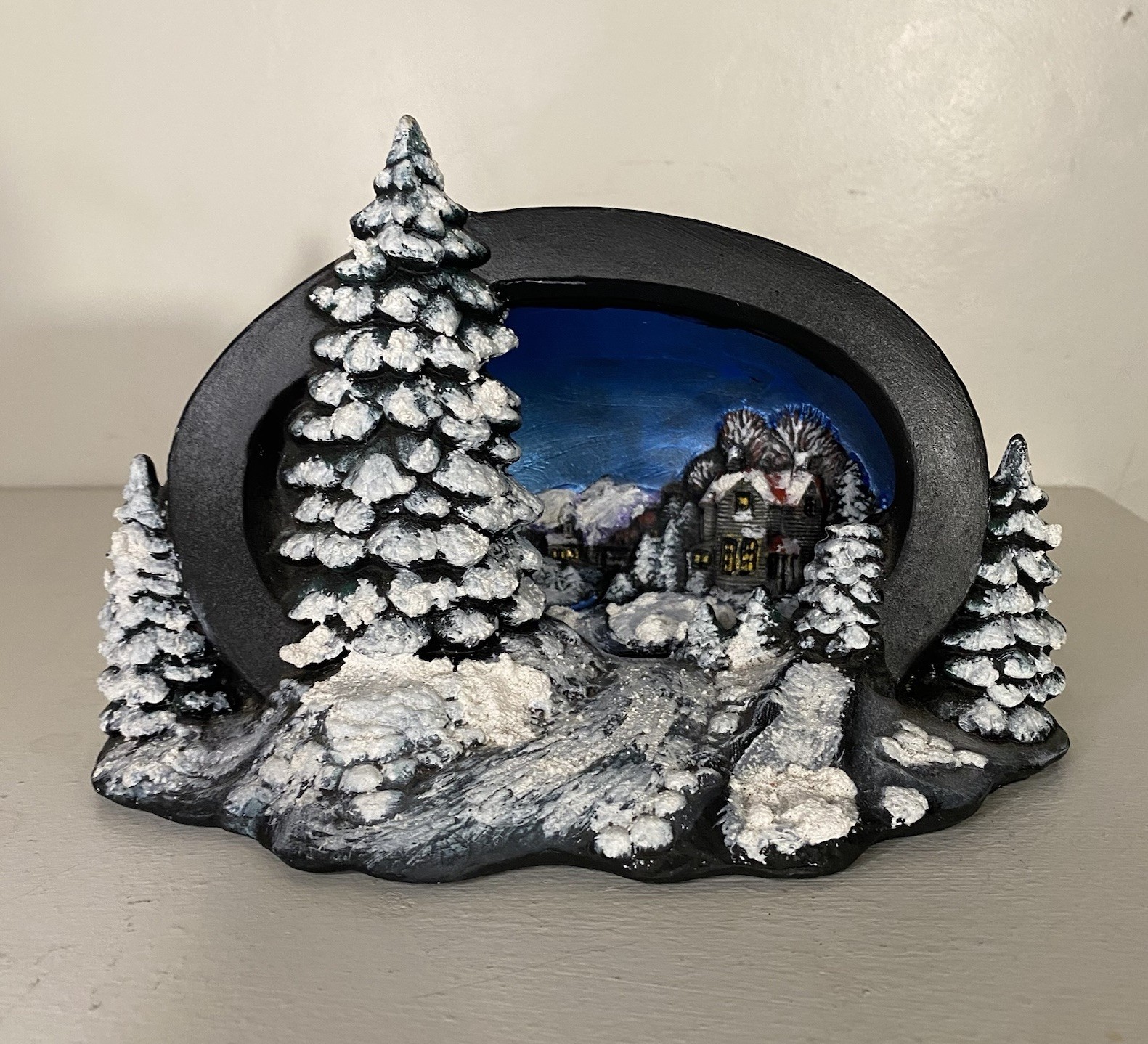 Hershey Molds 2000 Winter Night Scene Light Up Christmas Village- NO LIGHT CORD!