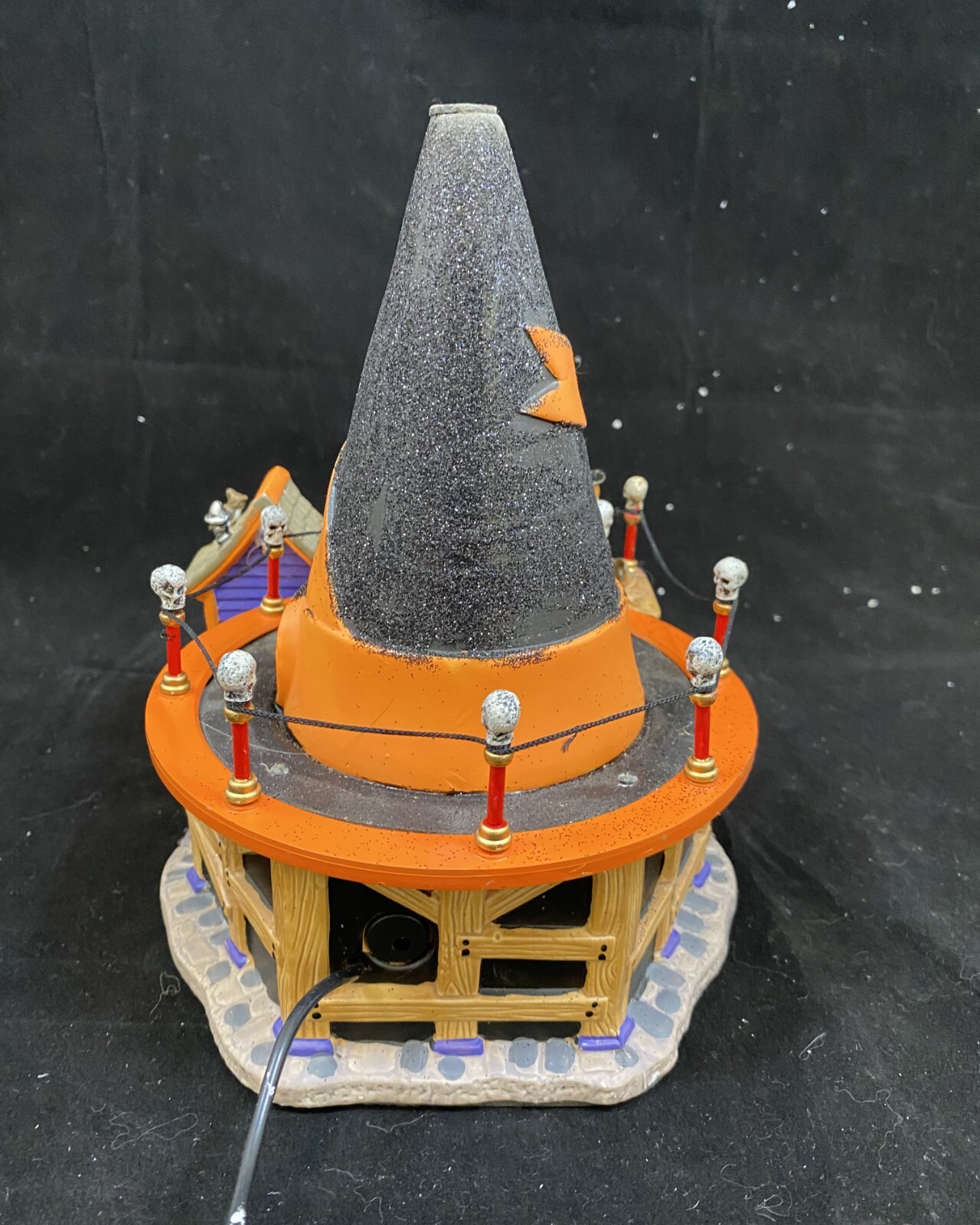 LEMAX SPOOKY TOWN WITCHES HAT CARNIVAL RIDE & LOW FLYING SIGN ANIMATED MUSICAL