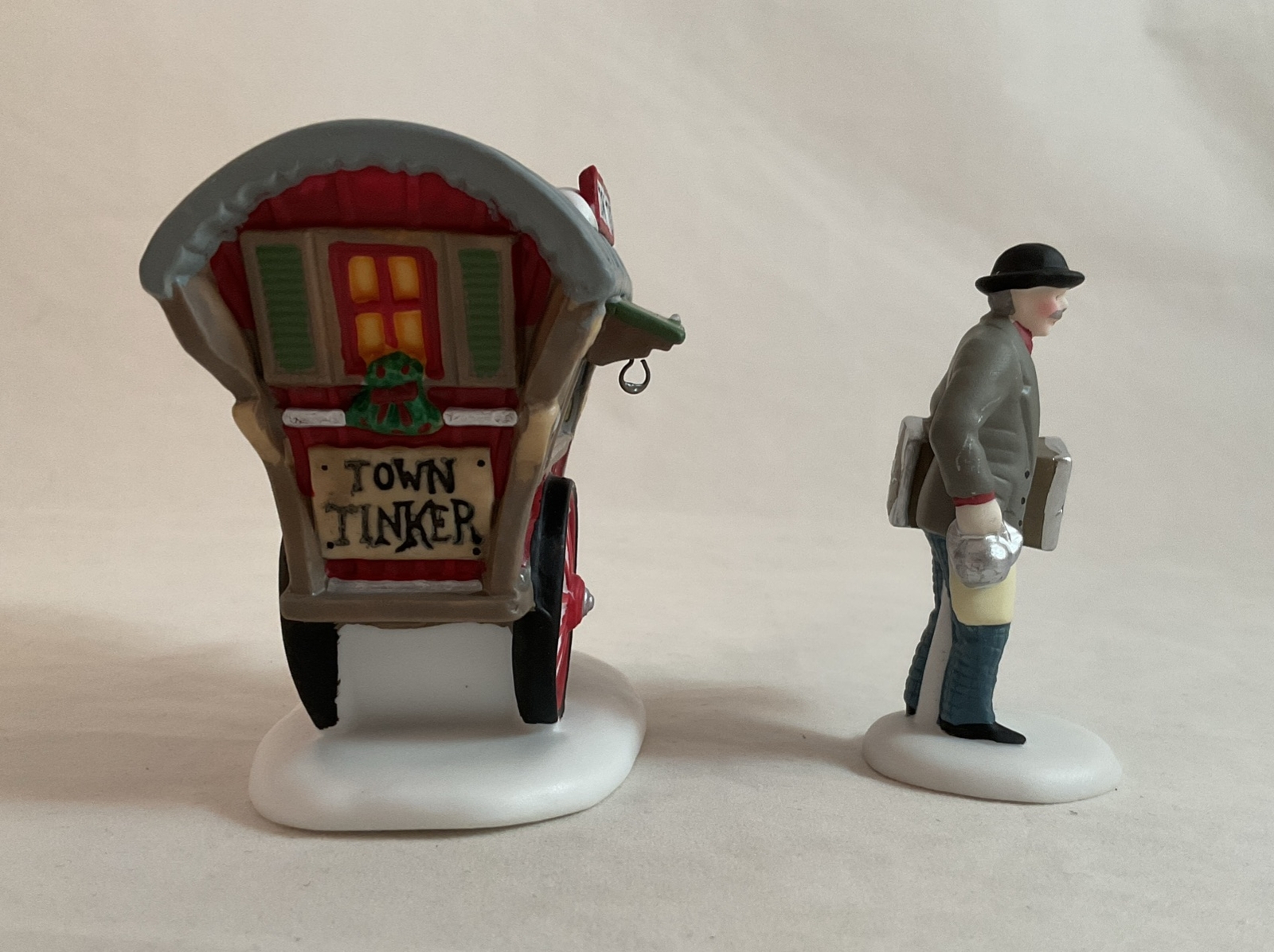 Department 56 #5646-4 Town Tinker Heritage Village Accessory Complete With Pots