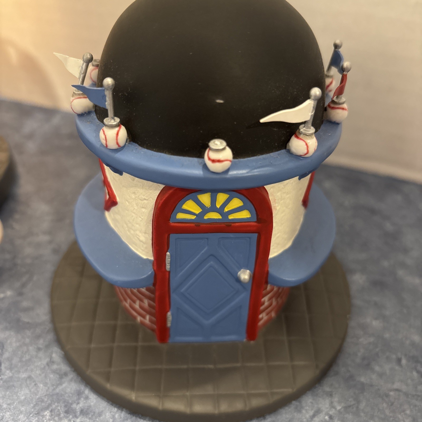 Dept 56 Christmas In The City Chicago White Sox Refreshments Stand Set of 2 NICE