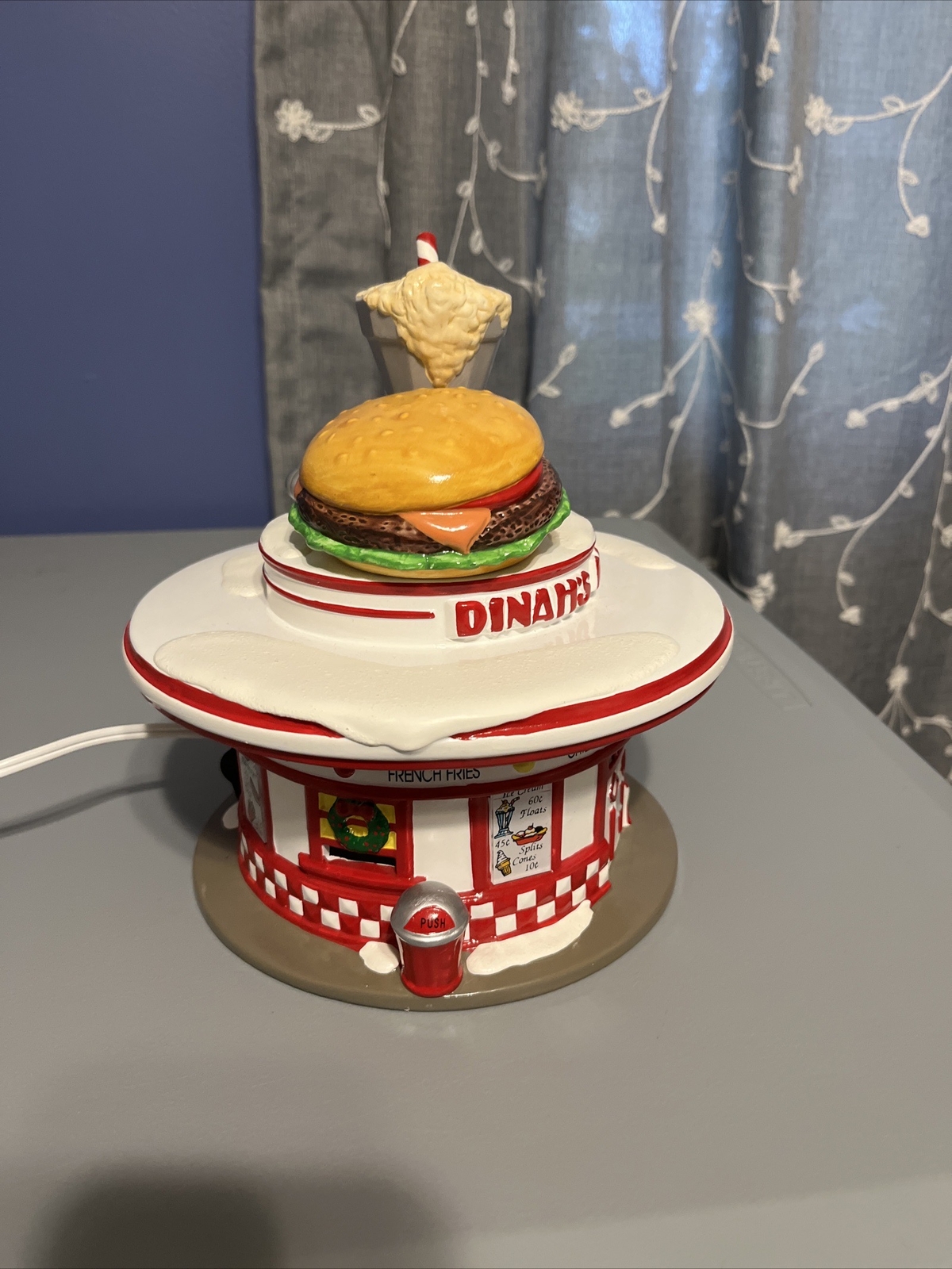 Department 56 Snow Village Dinah’s Drive-In 5447-0 w/light Cord 1993 Christmas