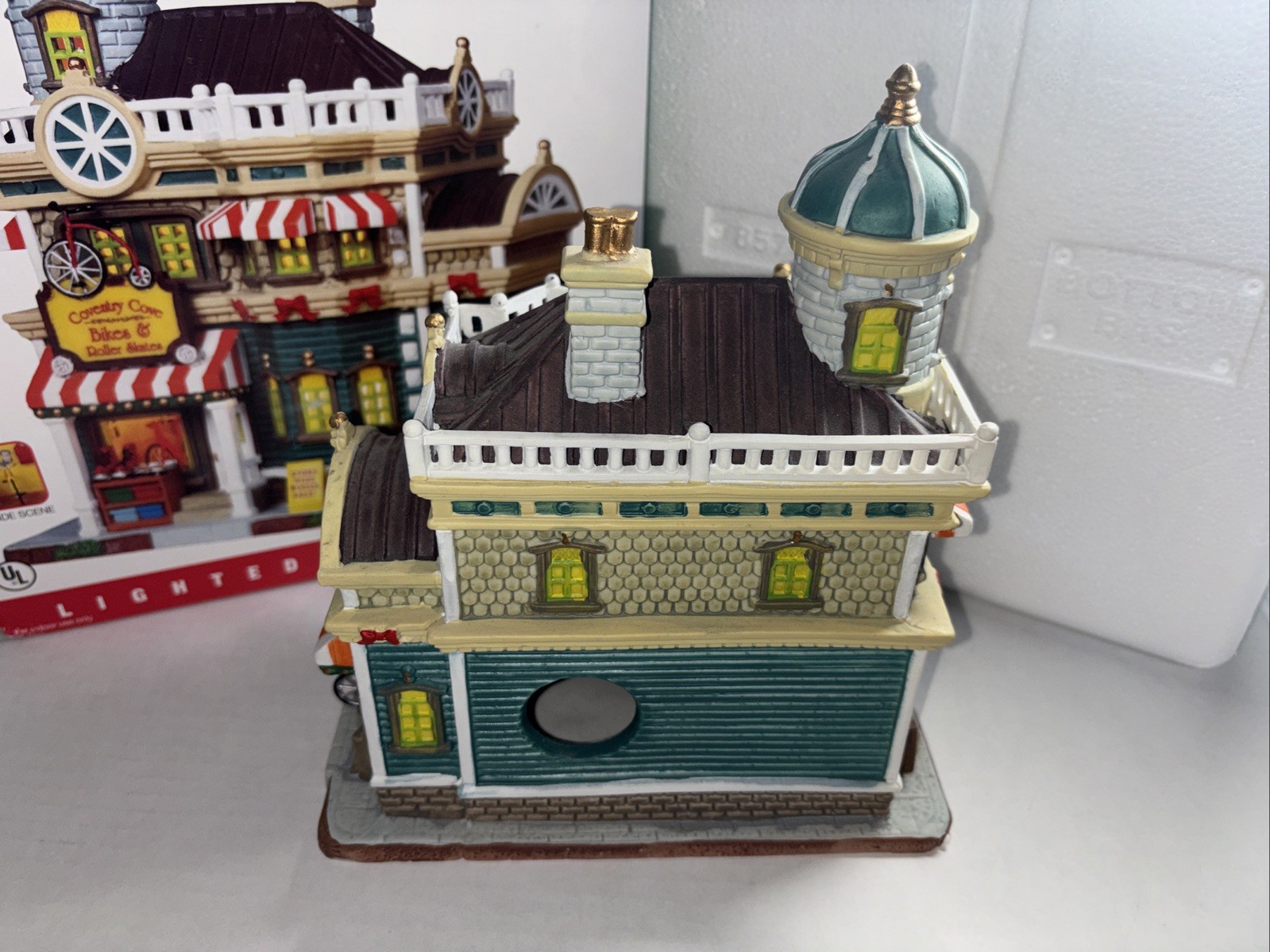 Lemax Coventry Cove Village Bikes and Roller Skates Shop Lighted #85747KM, 2008
