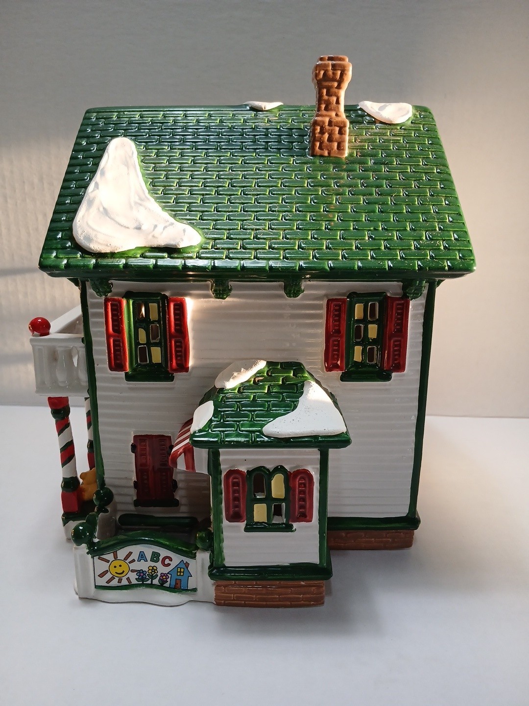 Department 56 The Original Snow Village Peppermint Porch Day Care 54852 No Cord