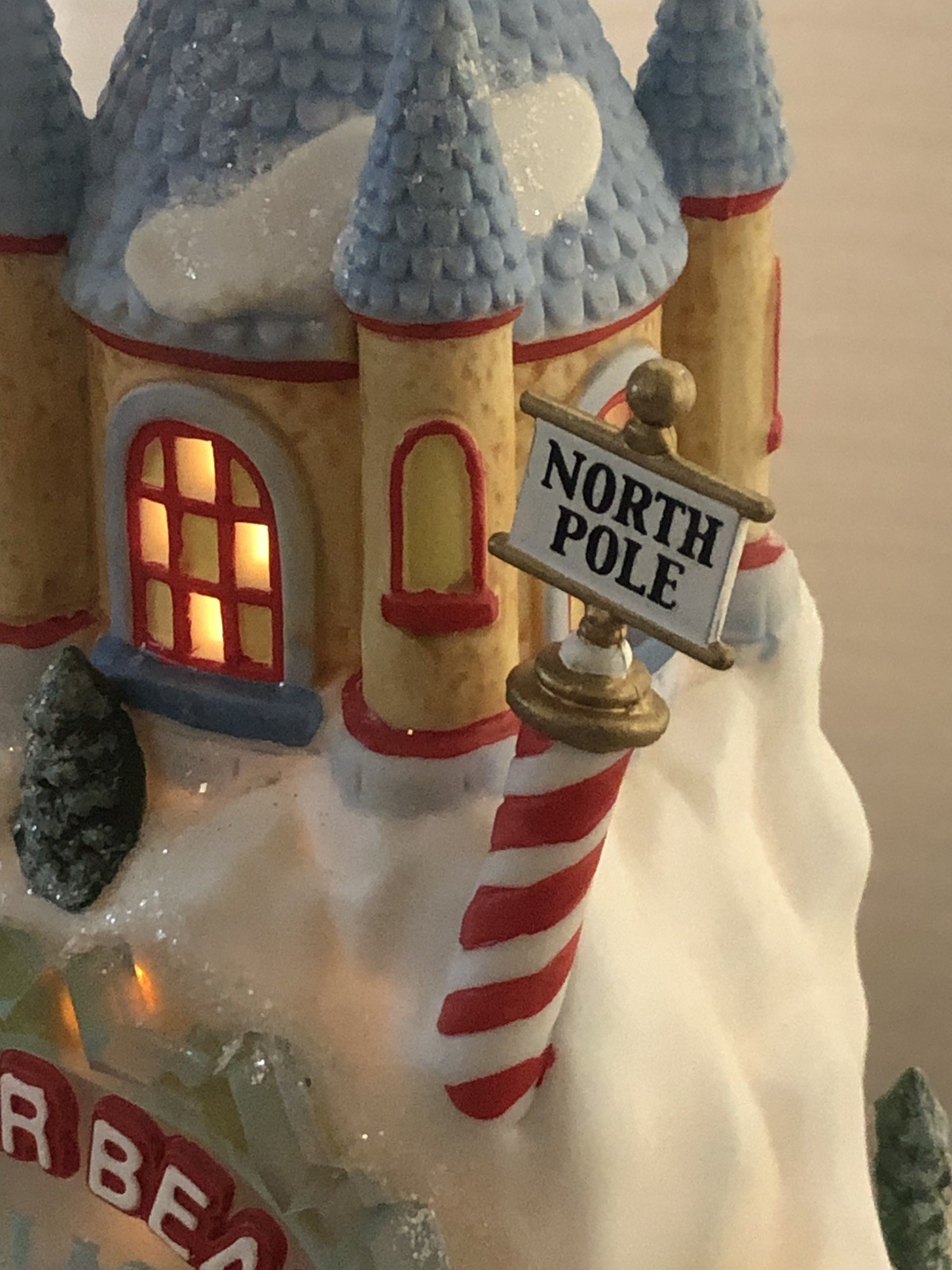 Dept 56 North Pole Polar Bear Palace #799918 Ltd Ed 12000 Retired w/ Box