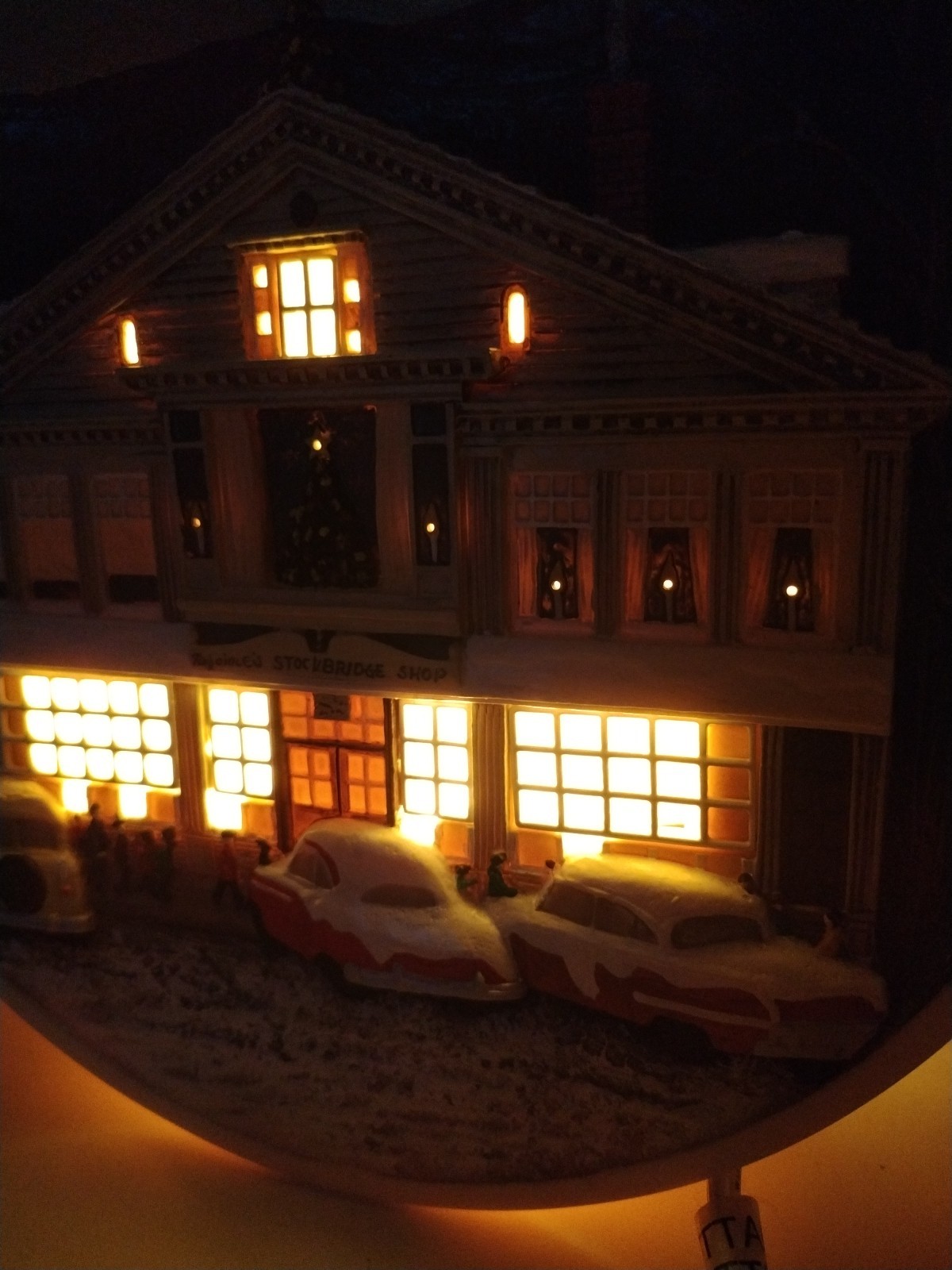 Norman Rockwell Main Street Stockbridge Shop Lighted Plate Holiday Decor B2