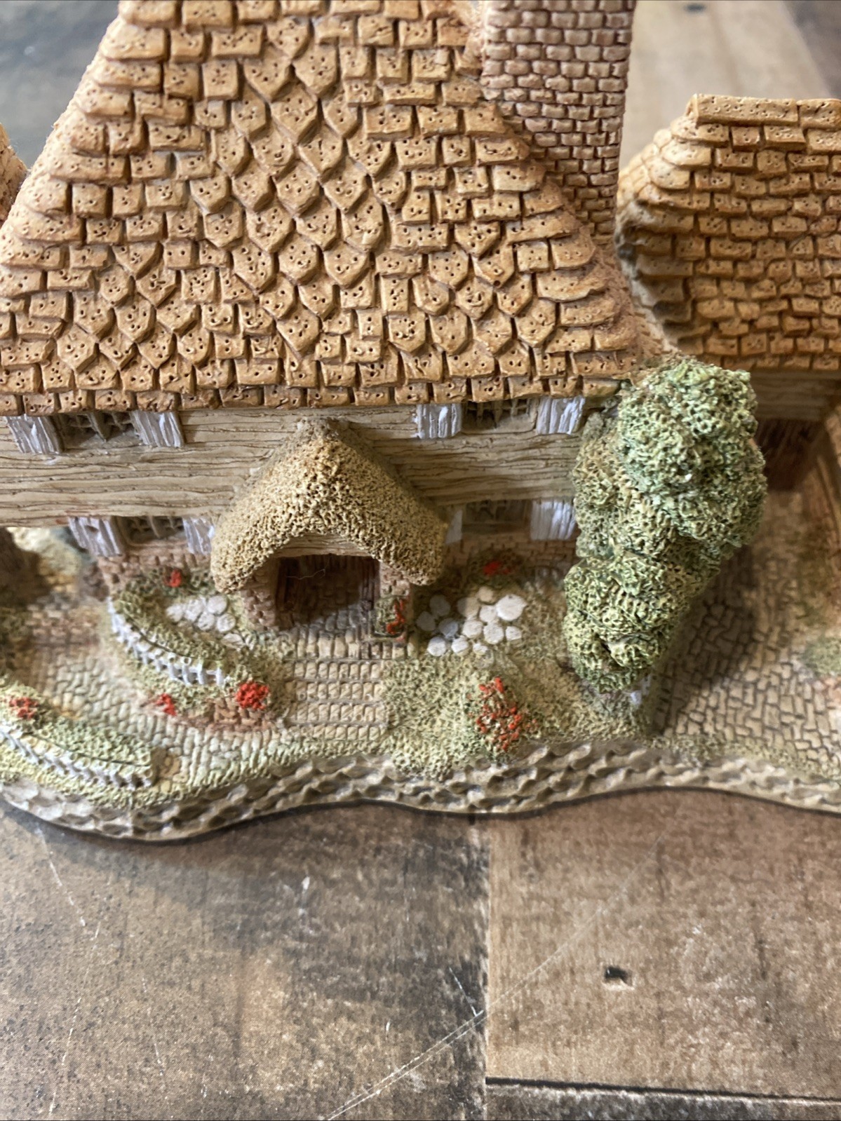 Vintage David Winter Kent Cottage 1985 – Hand Painted Retired Figurine – UK