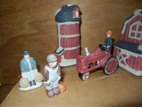 12 PCS VILLAGE FARM SCENE CHRISTMAS VILLAGE VARIOUS ACCESSORIES