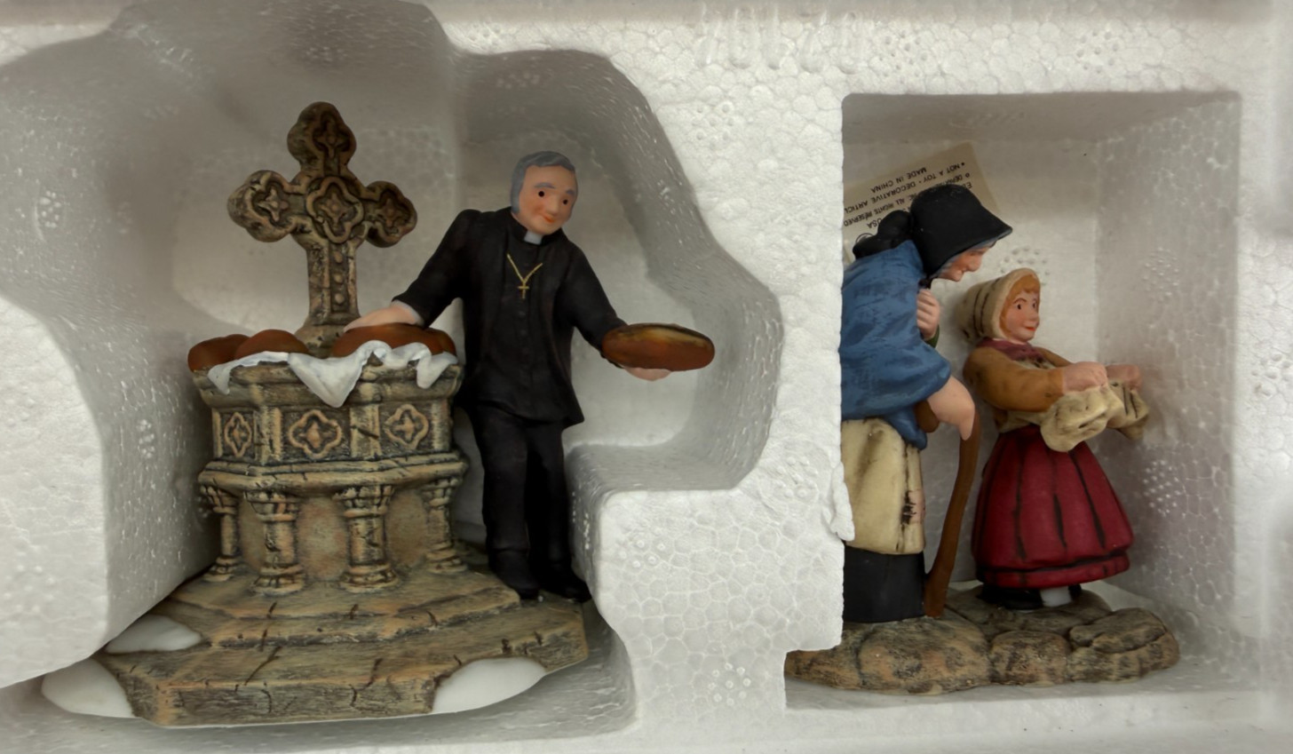 Dept 56 Dickens Village The Charitable Vicar Figure Set 58566 Retired