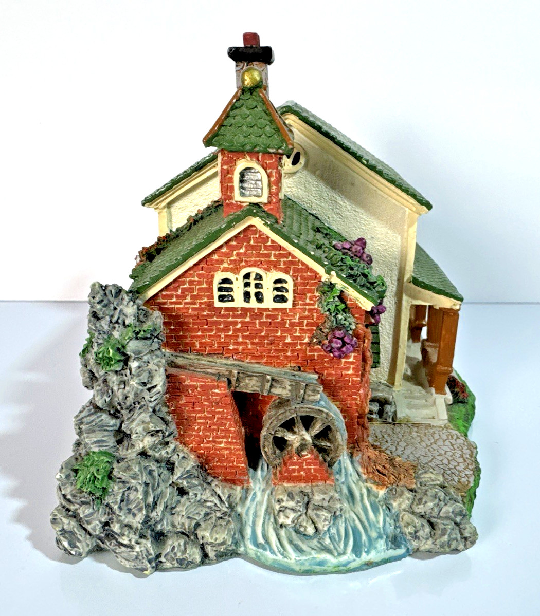 1995 Santa’s Best Water Wheel House Green Roof Christmas Village 4.25″