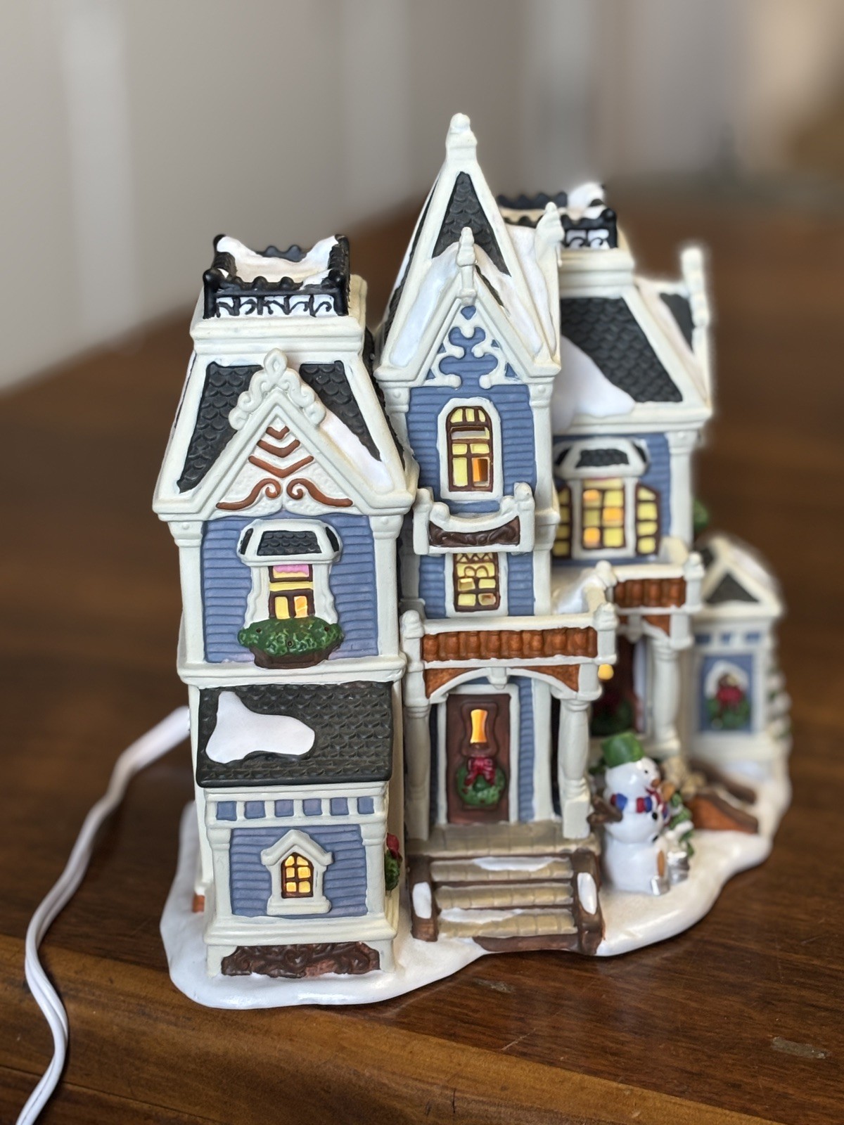 Lemax 2004 Holland House #63173 Carole Towne Christmas Collection Lighted