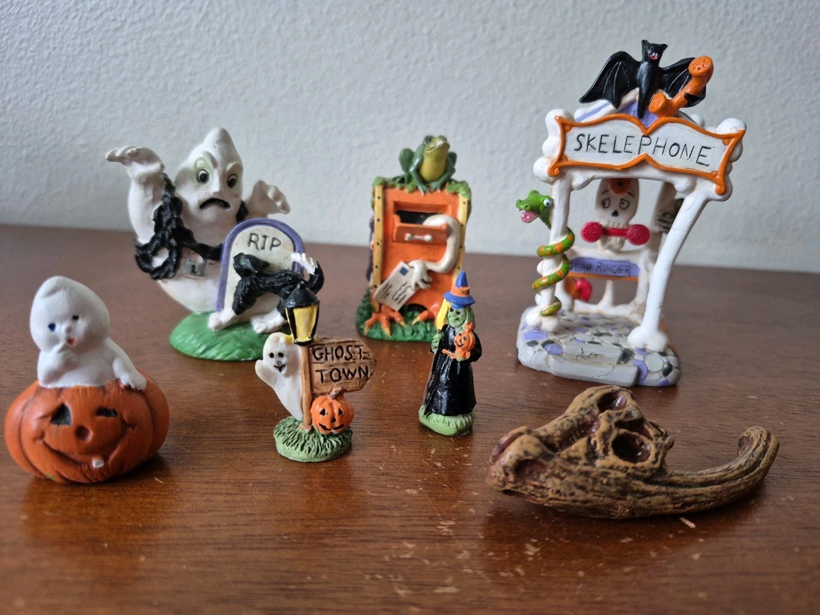 VINTAGE CREEPY HOLLOW HALLOWEEN FIGURES-SPOOKY MAILBOX-SKELEPHONE & ACCESSORIES