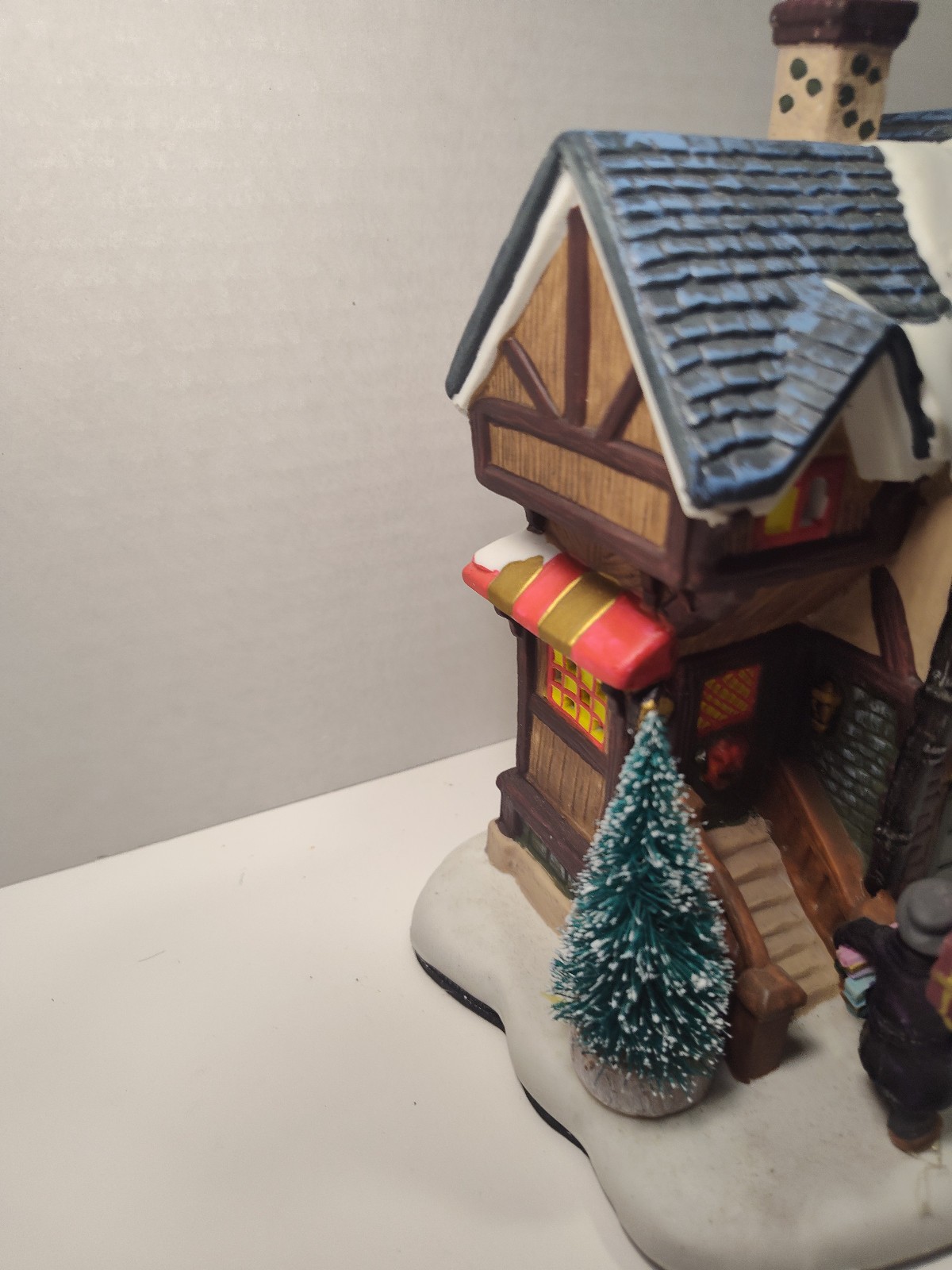 Winter Valley Porcelain Lighted House Toy Store Village w/ Horse Carriage Tested