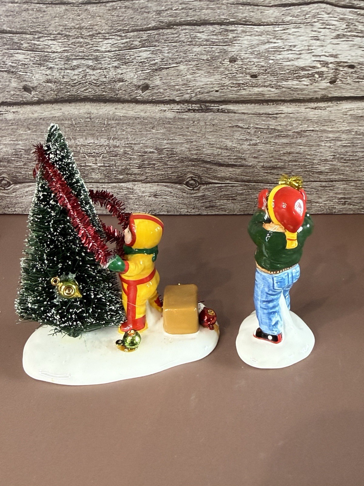 DEPT 56 Snow Village HANGING GARLAND TREE DECORATING + 1 Figure Christmas