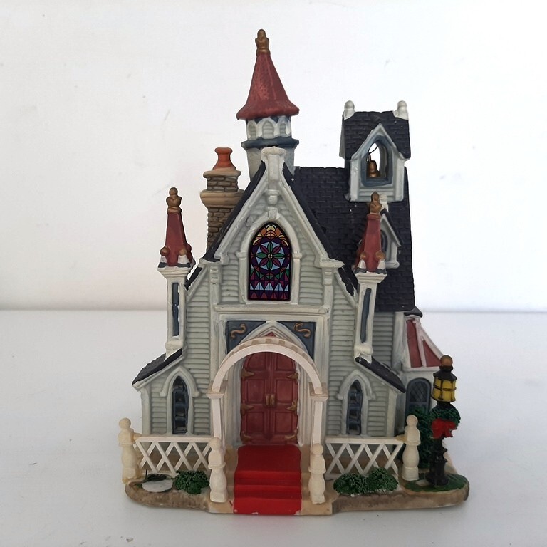 LEMAX Christmas Village Creekside Chapel Church 2006 #65367, 7″ Tall