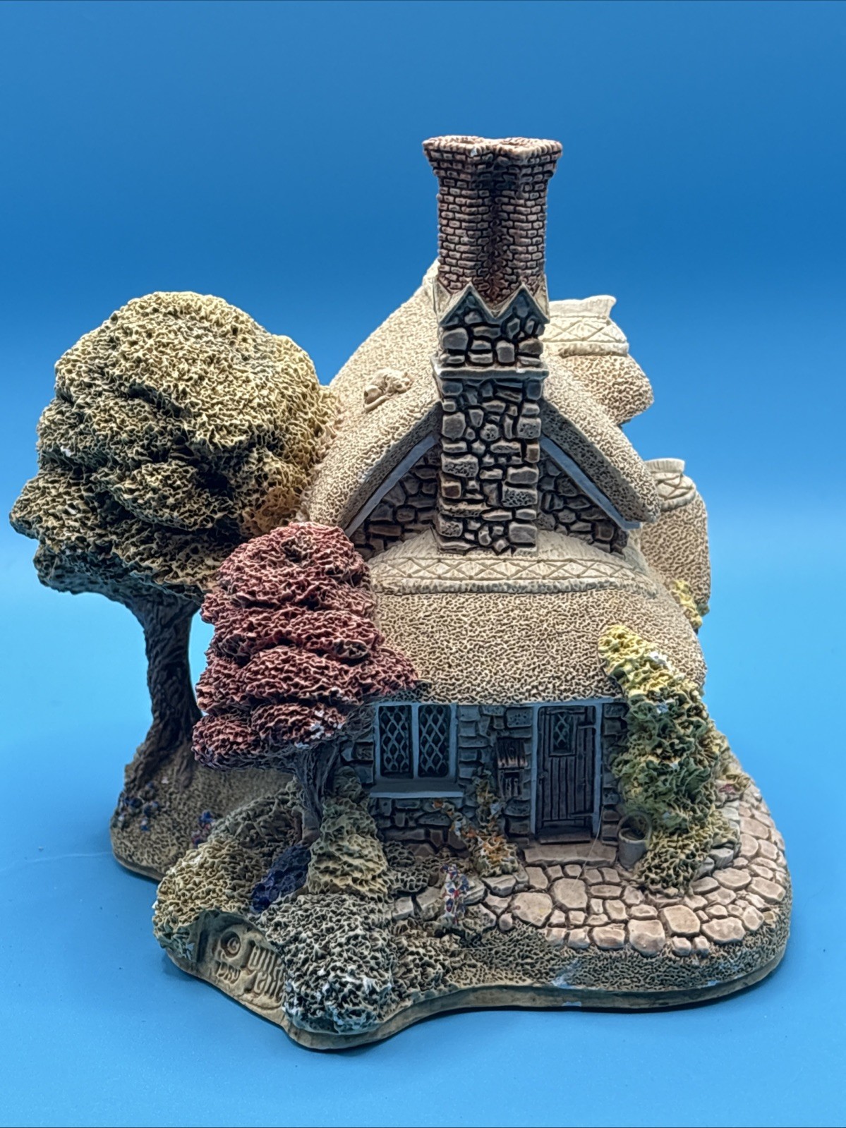 lilliput lane cottages, “ Circular Cottage” Blaise Hamlet Collection