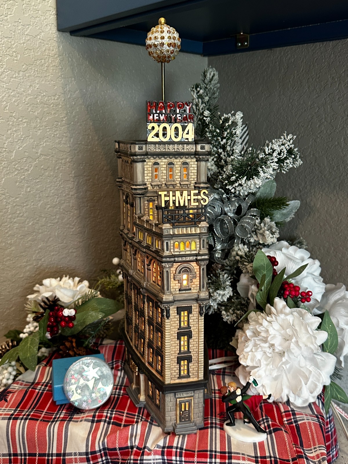 Dept 56 The Times Tower Special Edition Ball Drop Time Special Edition Gift Set