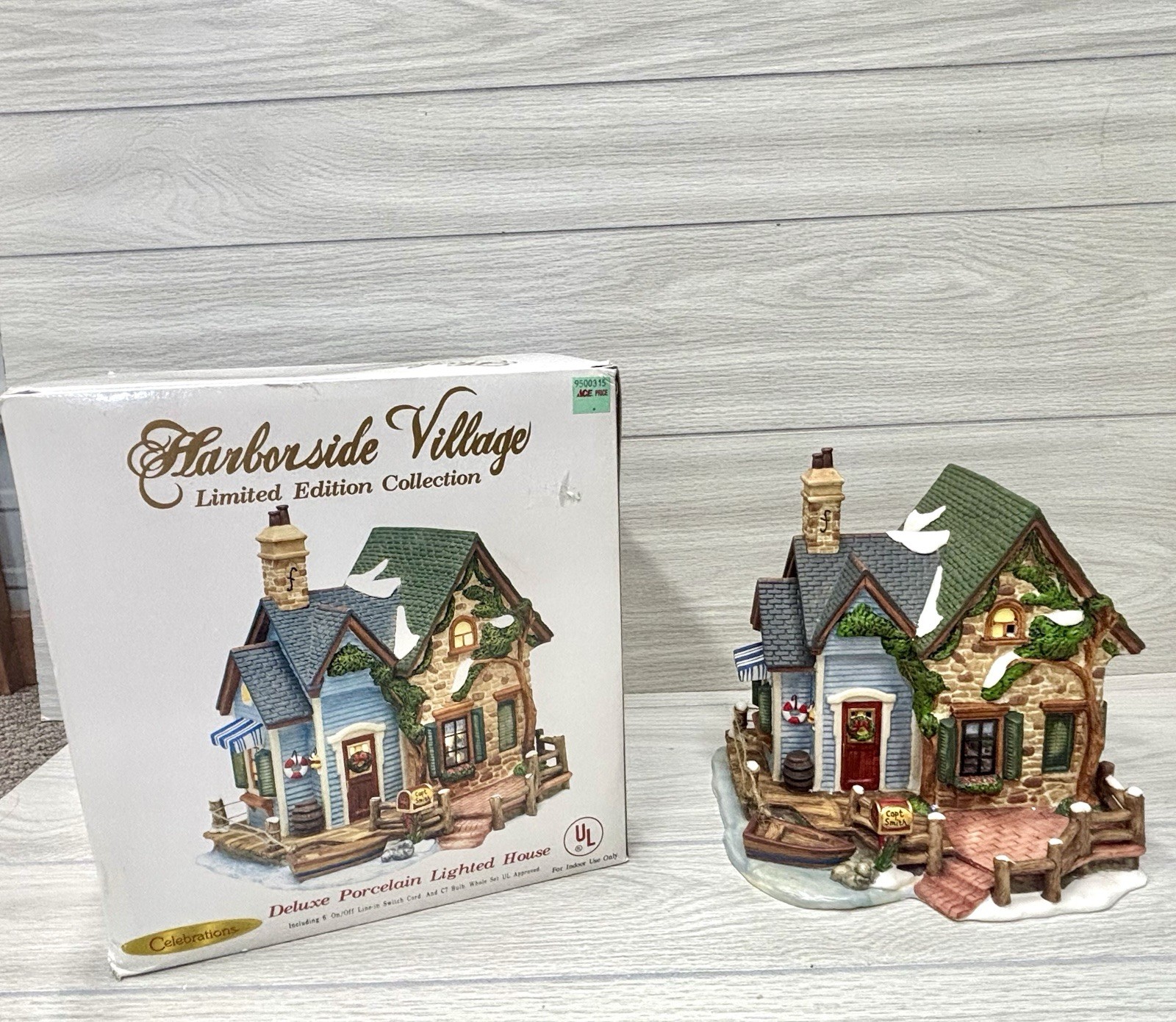 Harborside Village CAPT. SMITH BOAT HOUSE 8.5″ Illuminated Christmas 2003 O’Well