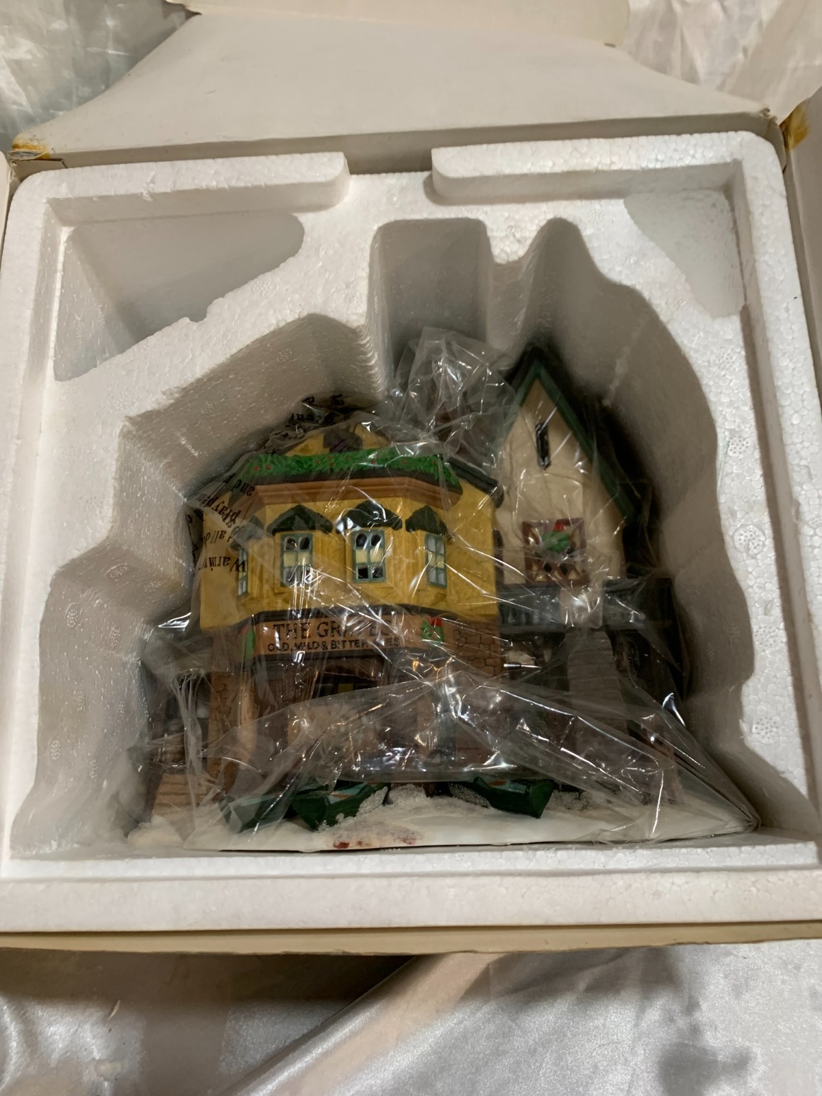 Dept 56 1996 Charles Dickens Heritage The Grapes Inn Ornament-GREAT CONDITION!!