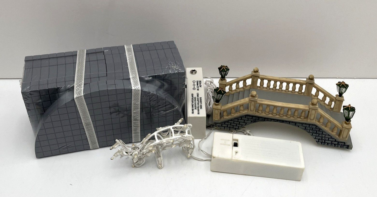 Vintage Lemax 1999 Lighted Foot Bridge & Deer & Plaza Flooring Mats – Read