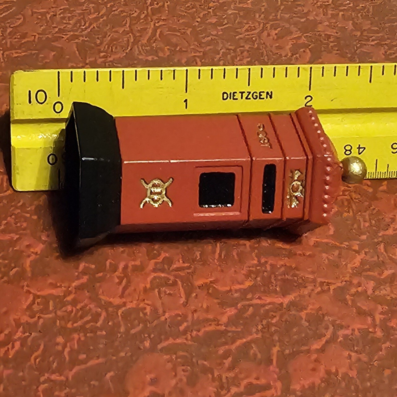 Dept 56 Village Accessories English Post Box Hand Painted Item #5805-0 New boxed