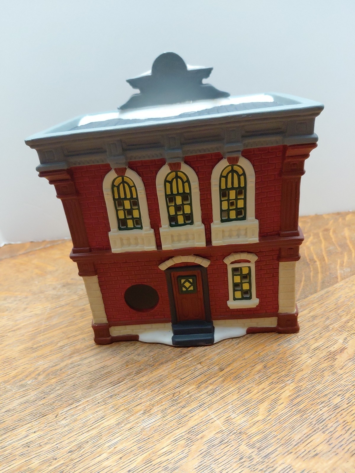 Vintage Heartland Valley O’Well Deluxe Porcelain Lighted House Grocery
