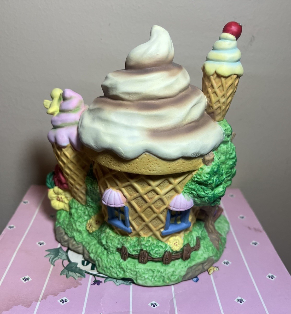 Vintage Cottontale Cottages Easter Village Ice Cream Shop Porcelain 2003 W/ Box