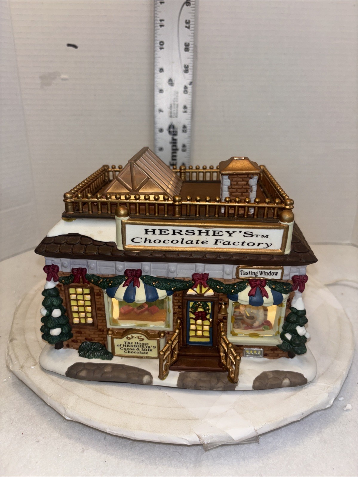 Hershey’s Holiday Village Chocolate Factory N/box