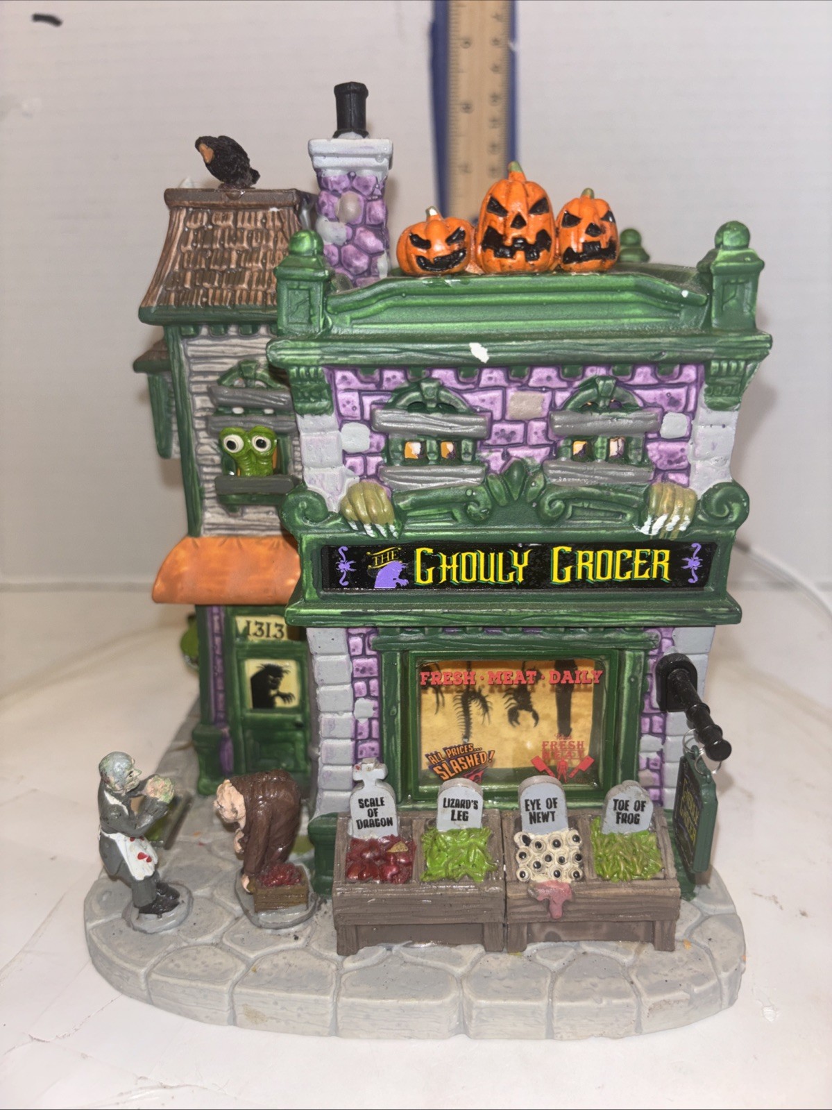 Lemax 2019 Ghouly Grocer Spooky Town #95458 Dead People Freshly Picked Produce
