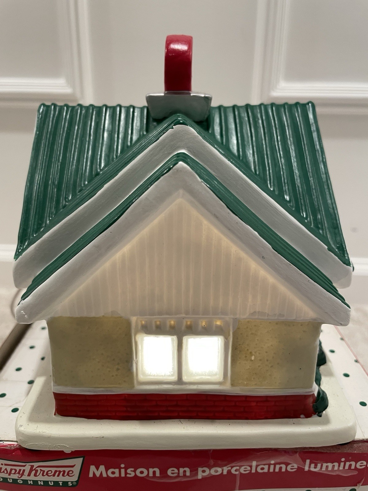Santa’s Best Kristy Kreme Donut Shop Lighted Porcelain House with Box