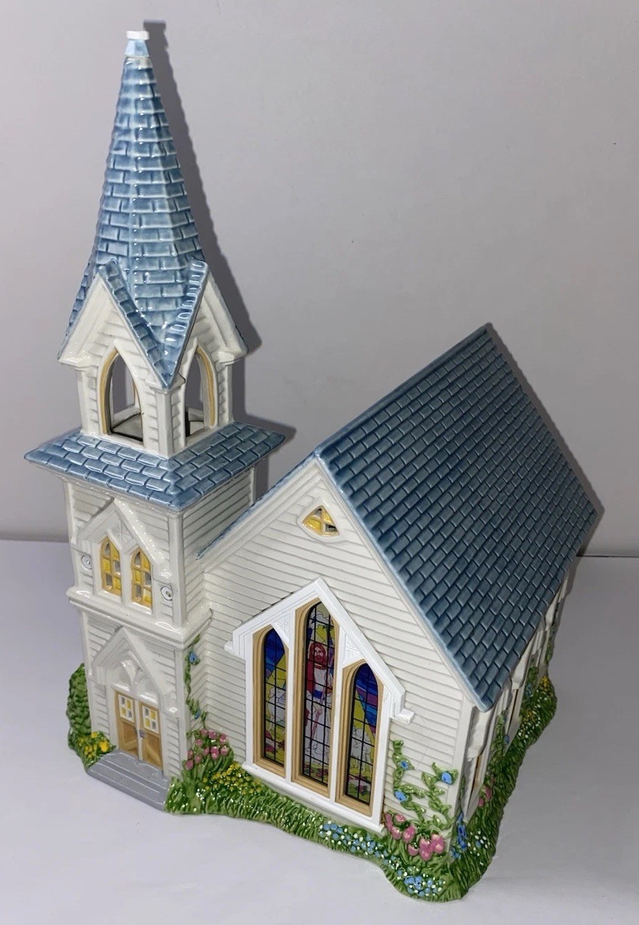 Department 56 Happy Easter Church 2003 Building & Accessory Set 55325 Incomplete
