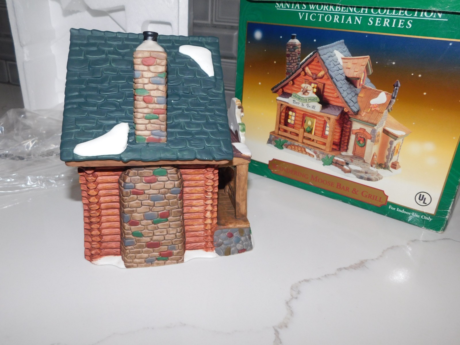SANTA’S WORKBENCH COLLECTION VICTORIAN SERIES WANDERING MOOSE BAR & GRILL NEW