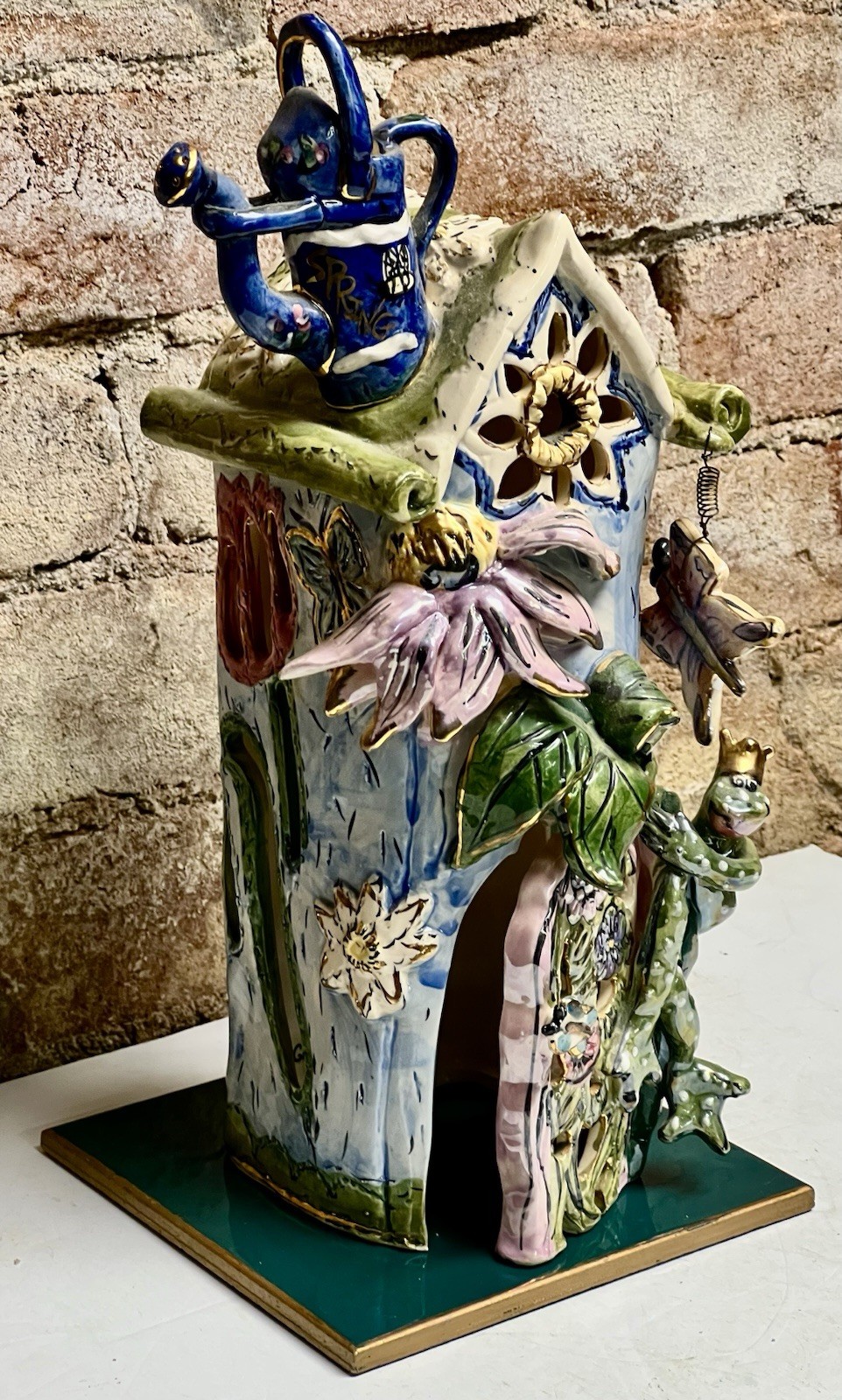 2001 Blue Sky Claywork Water Pitcher Roof House Heather Goldminc w/ Trivet Base