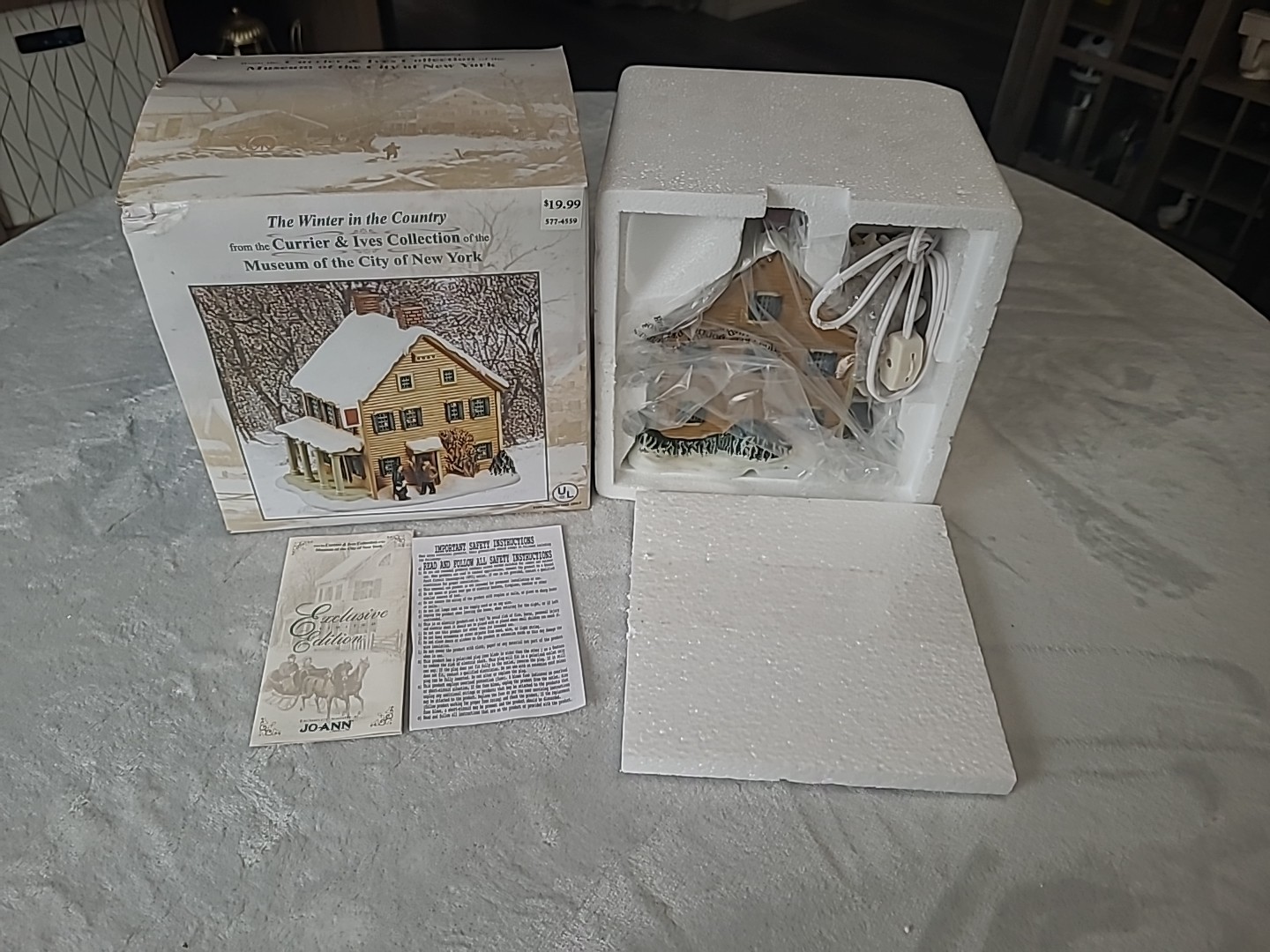 Currier & Ives The Winter in the Country Christmas Village Museum NewYork 2000
