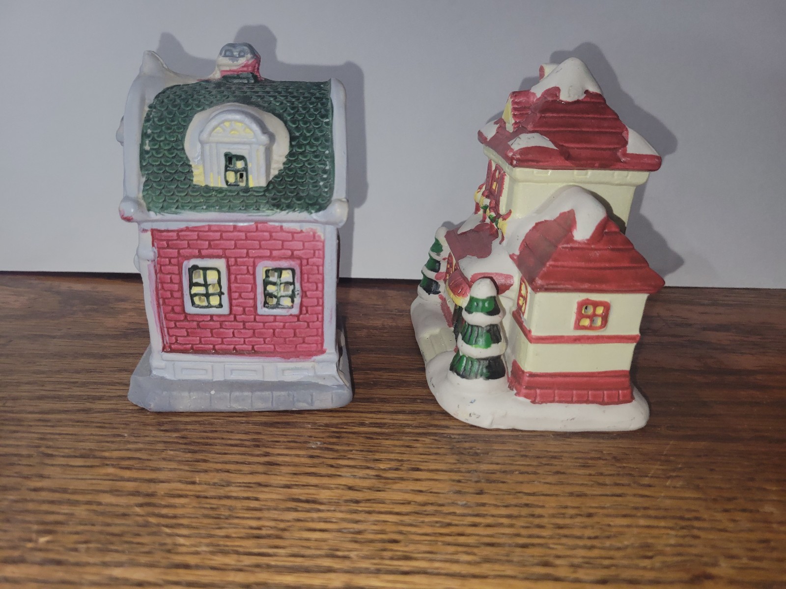 Walmart (2003) Toy Shop & House Building Winter Village approx. 4x4x2.5