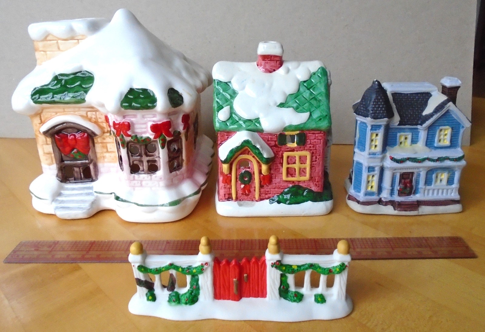 Vintage Christmas Village Houses & Fence, Porcelain /Ceramic