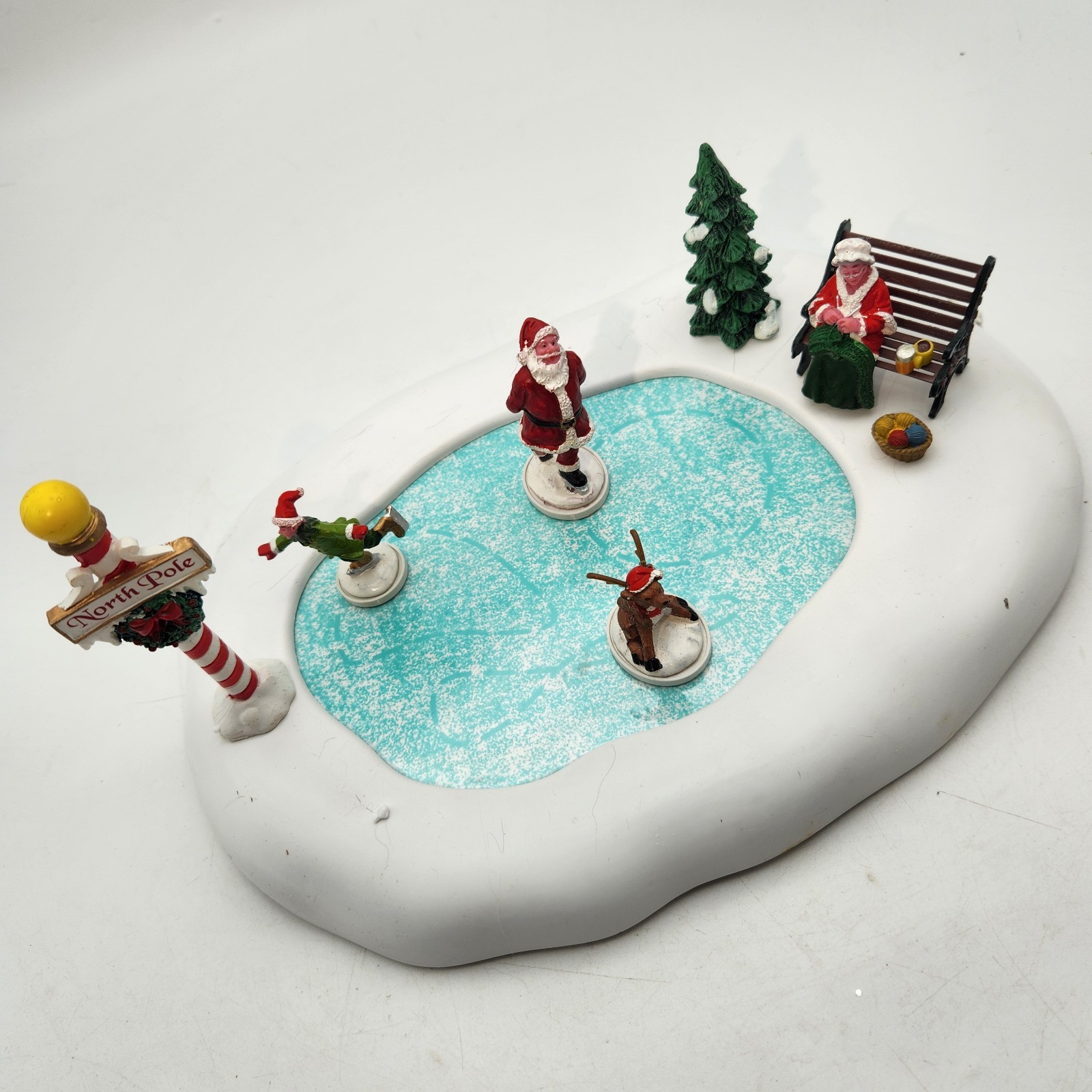 Lemax North Pole Ice Follies 2016 Santa’s Wonderland #64045 Skaters Glide On Ice