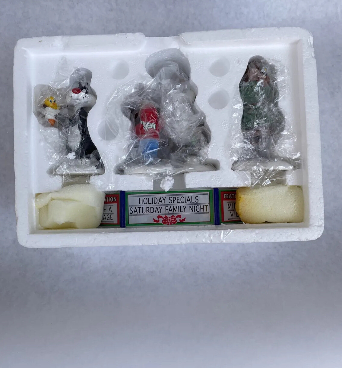 DEPT 56 SNOW VILLAGE SERIES “THE LOONEY TUNES” ANIMATION FILM FESTIVAL