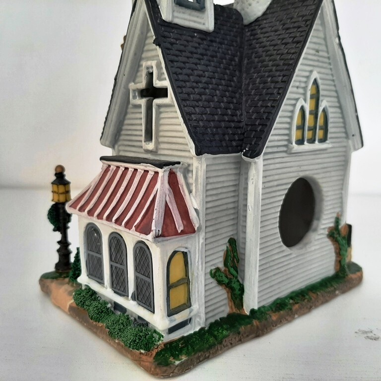 LEMAX Christmas Village Creekside Chapel Church 2006 #65367, 7″ Tall