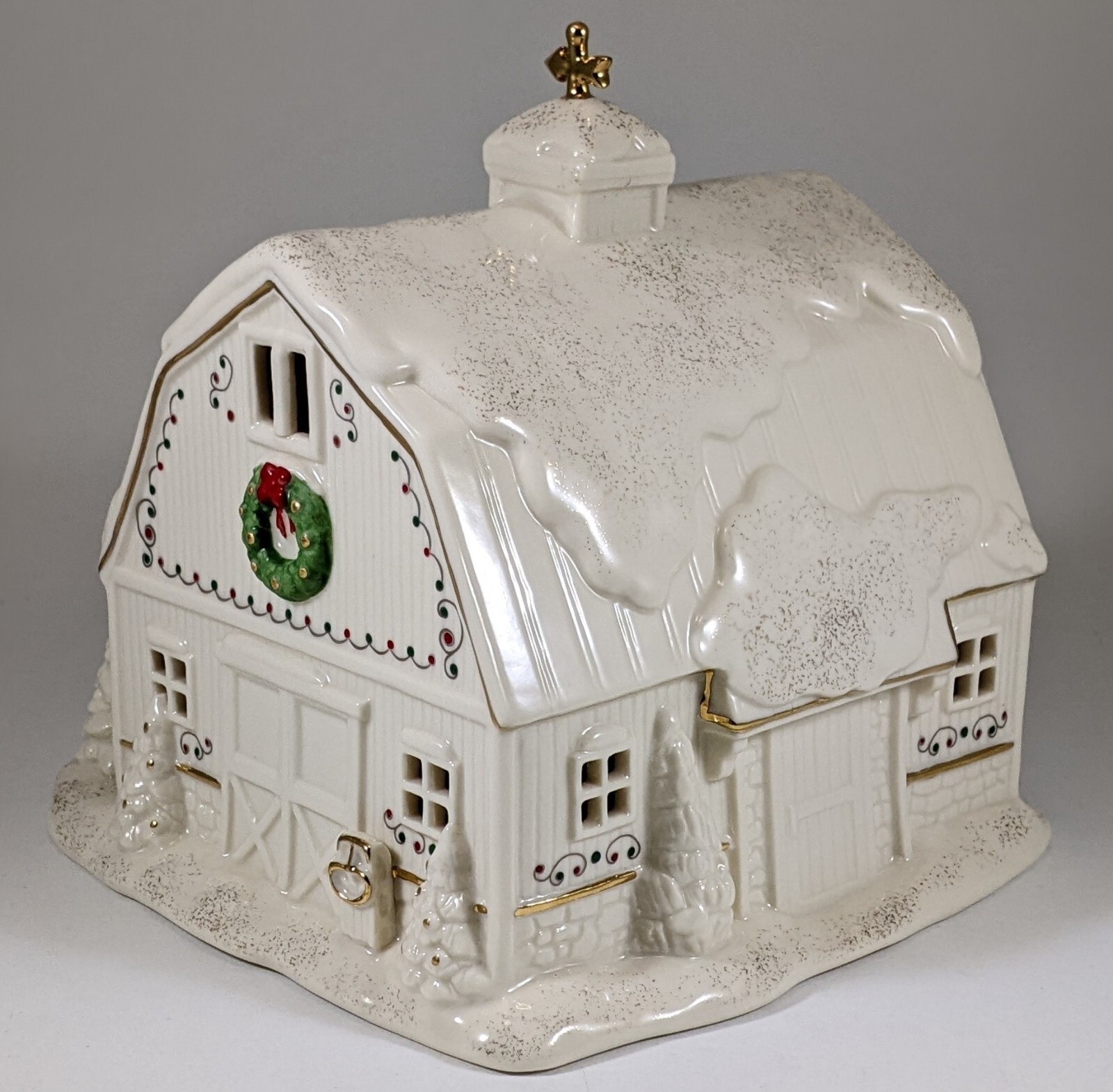 Lenox Village Treasures Collection Mistletoe Park Series Barn Establo 2022 New